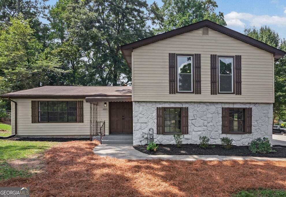 6883 Creekmoor LN