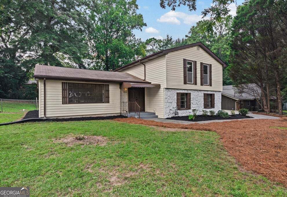 6883 Creekmoor LN