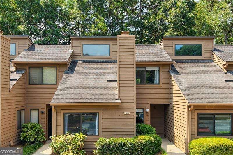 Photo of 304 Parkaire Crossing, Marietta, GA 30068 (MLS # 10875085)