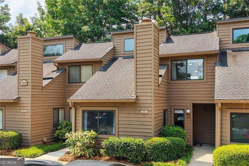 Photo of 304 Parkaire Crossing, Marietta, GA 30068 (MLS # 10875085)