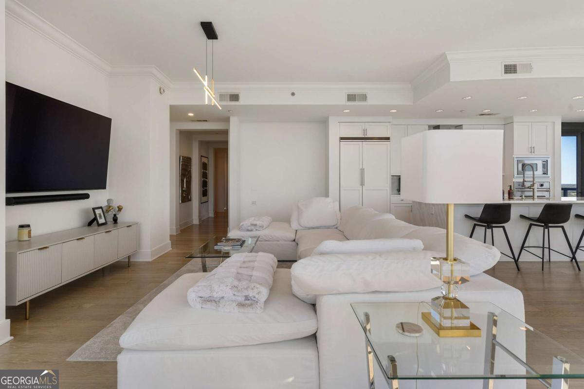 3630 Peachtree RD NE 2204