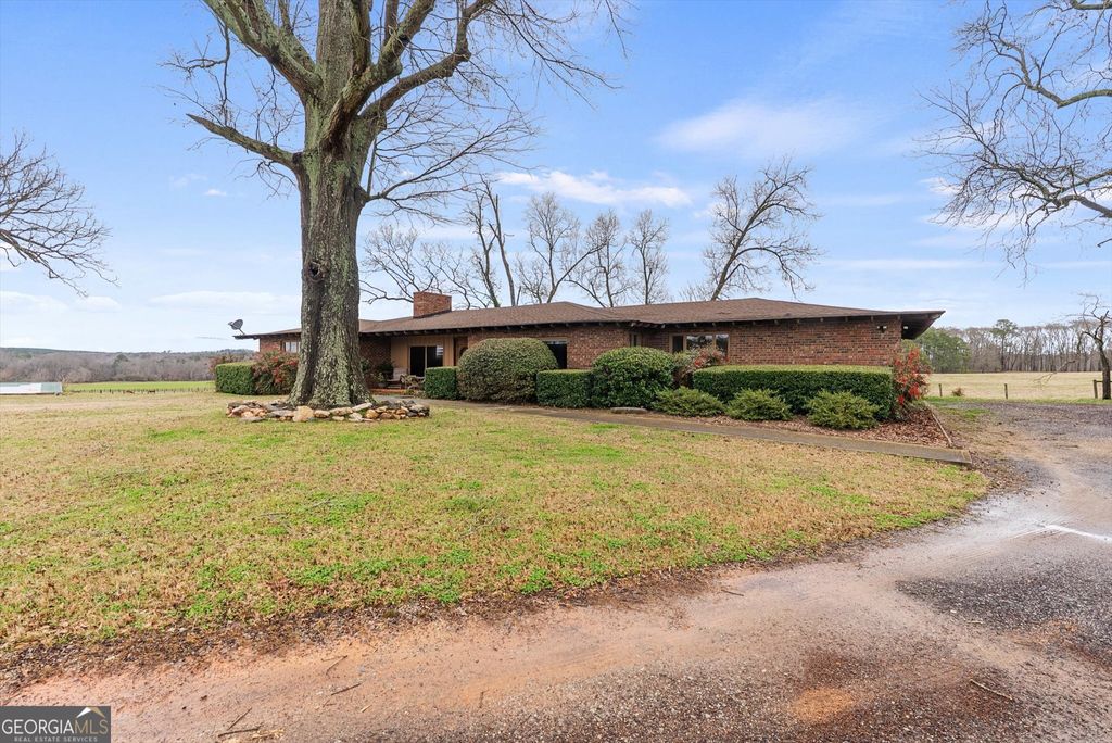 Photo of 1625 Old Carrolton Road, Newnan, GA 30263 (MLS # 10701604)