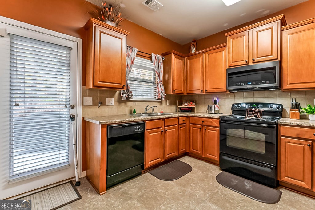 Photo of 2904 Ridgeview Drive, Atlanta, GA 30331 (MLS # 10842215)
