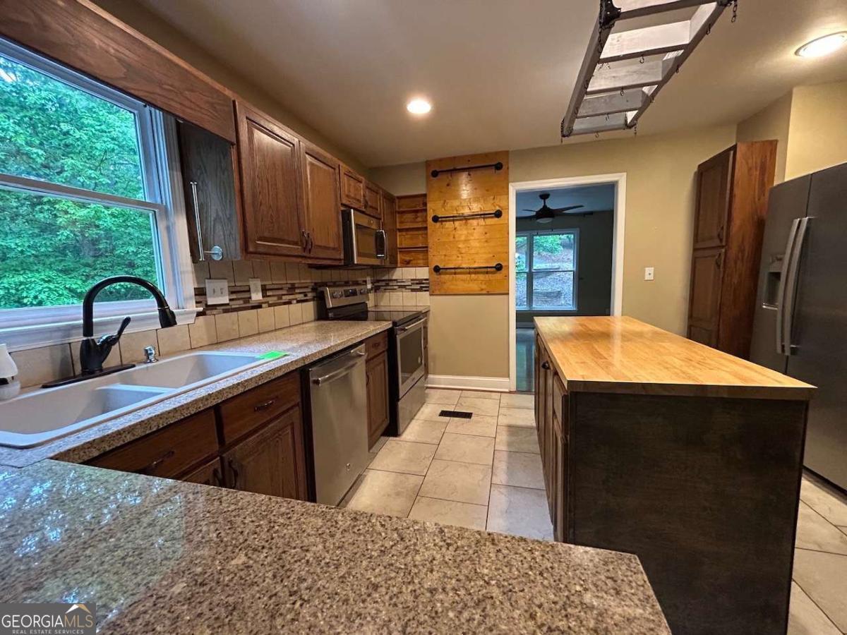 2523 Tamarack DR