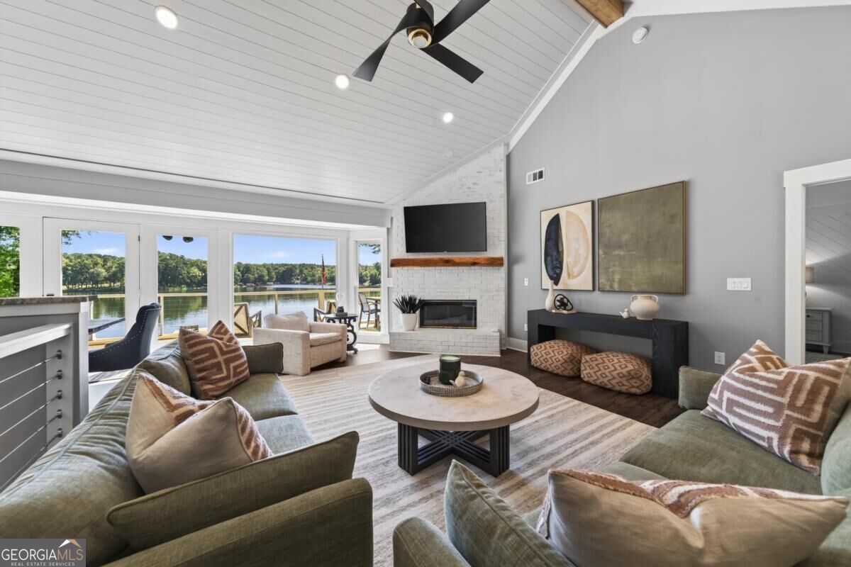 108 Phoenix DR