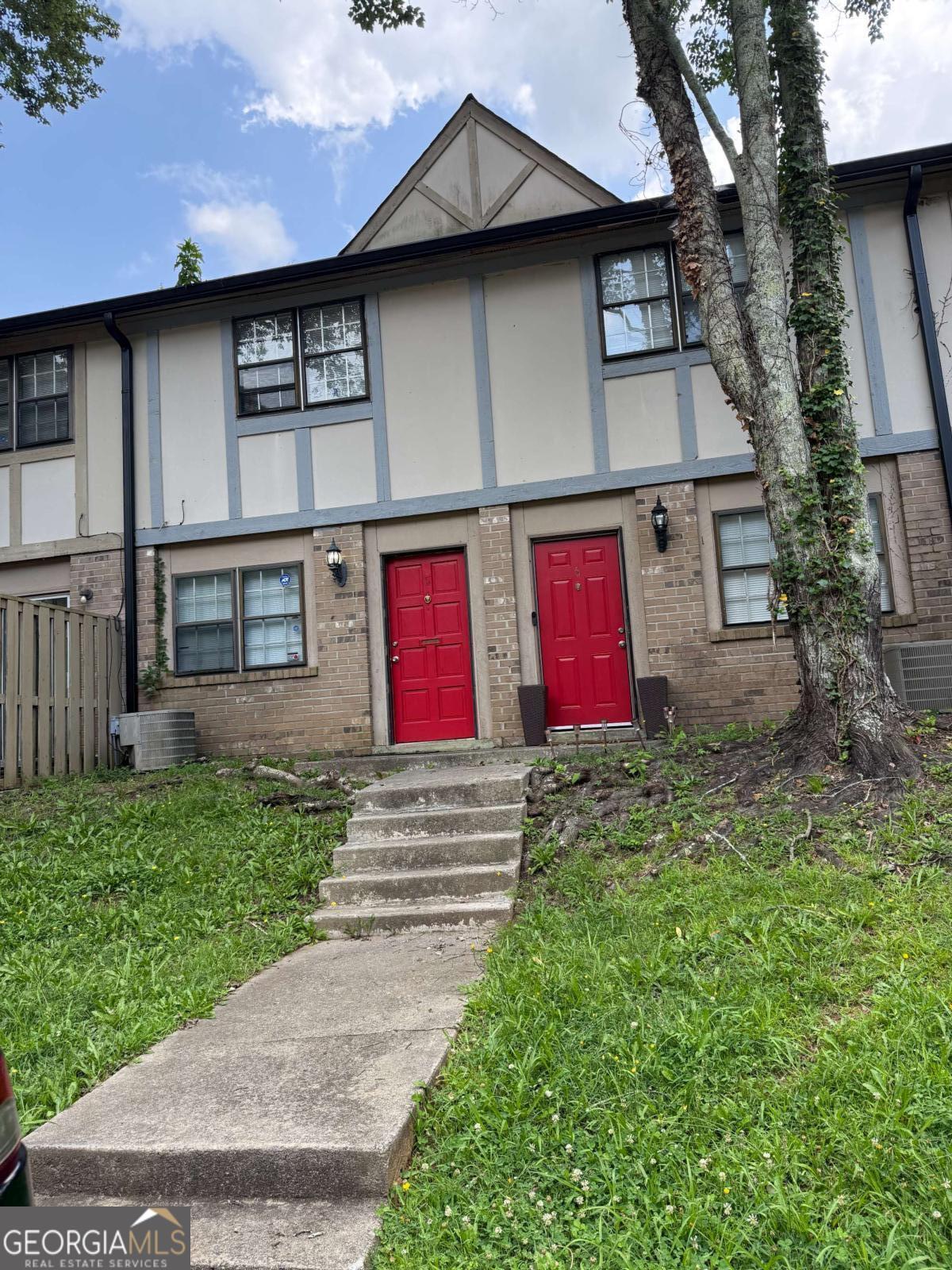 2BR/1.5BA Townhome - Great Opportunity Near Stone Mountain Park This 2-bedroom, 1.5-bath townhome offers excellent potential with some minor repairs needed. Conveniently located within walking distance to Stone Mountain Park and Downtown Stone Mountain. Ideal for a first-time homebuyer looking to build equity or an investor seeking a solid rental opportunity in a desirable, walkable area.