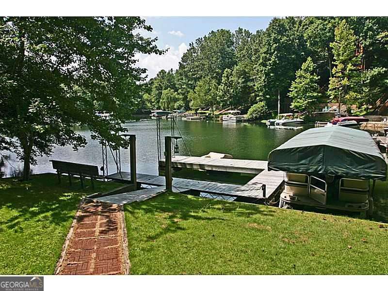 295 Lakewood DR