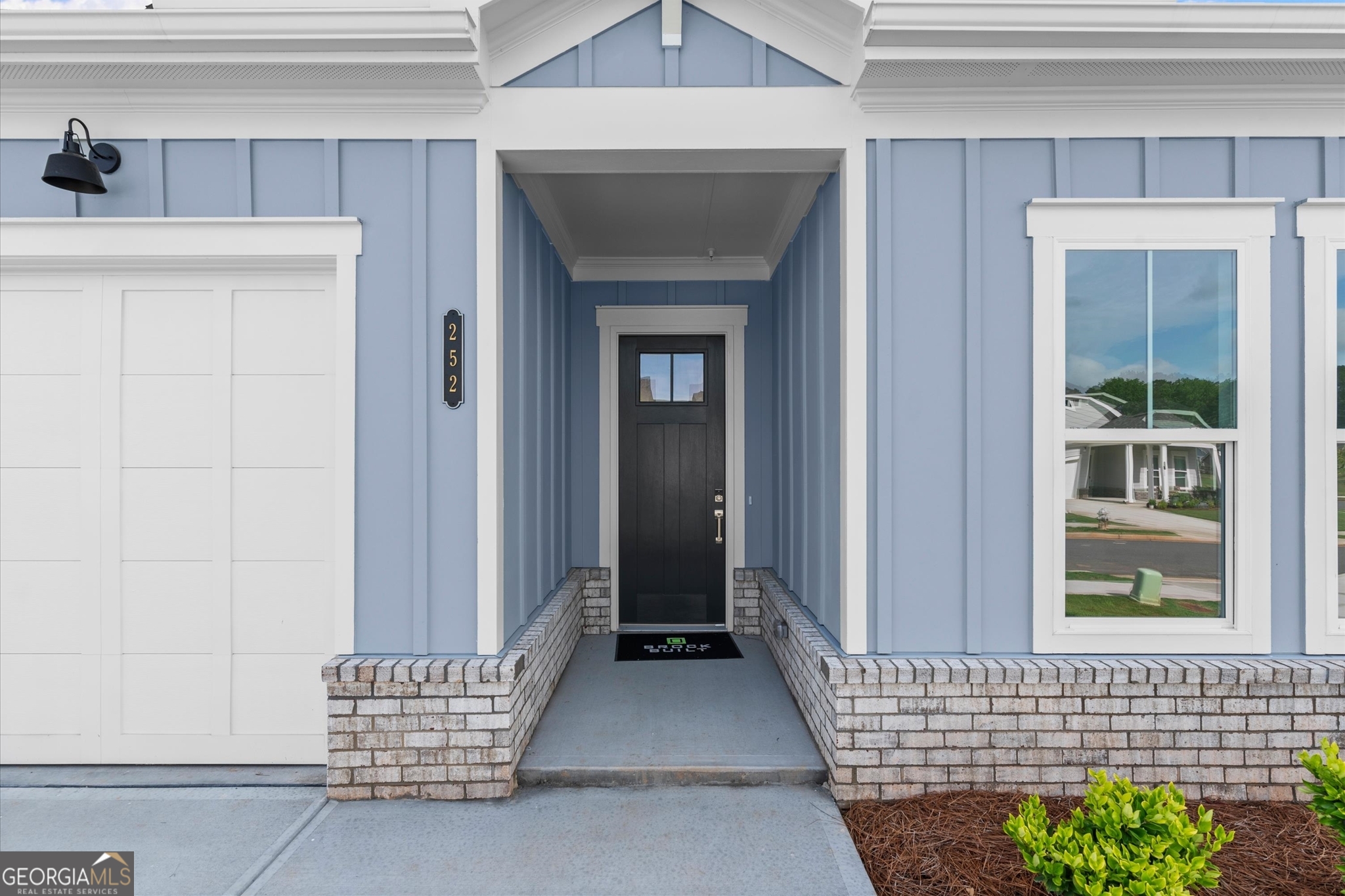 252 Vinca CIR NW