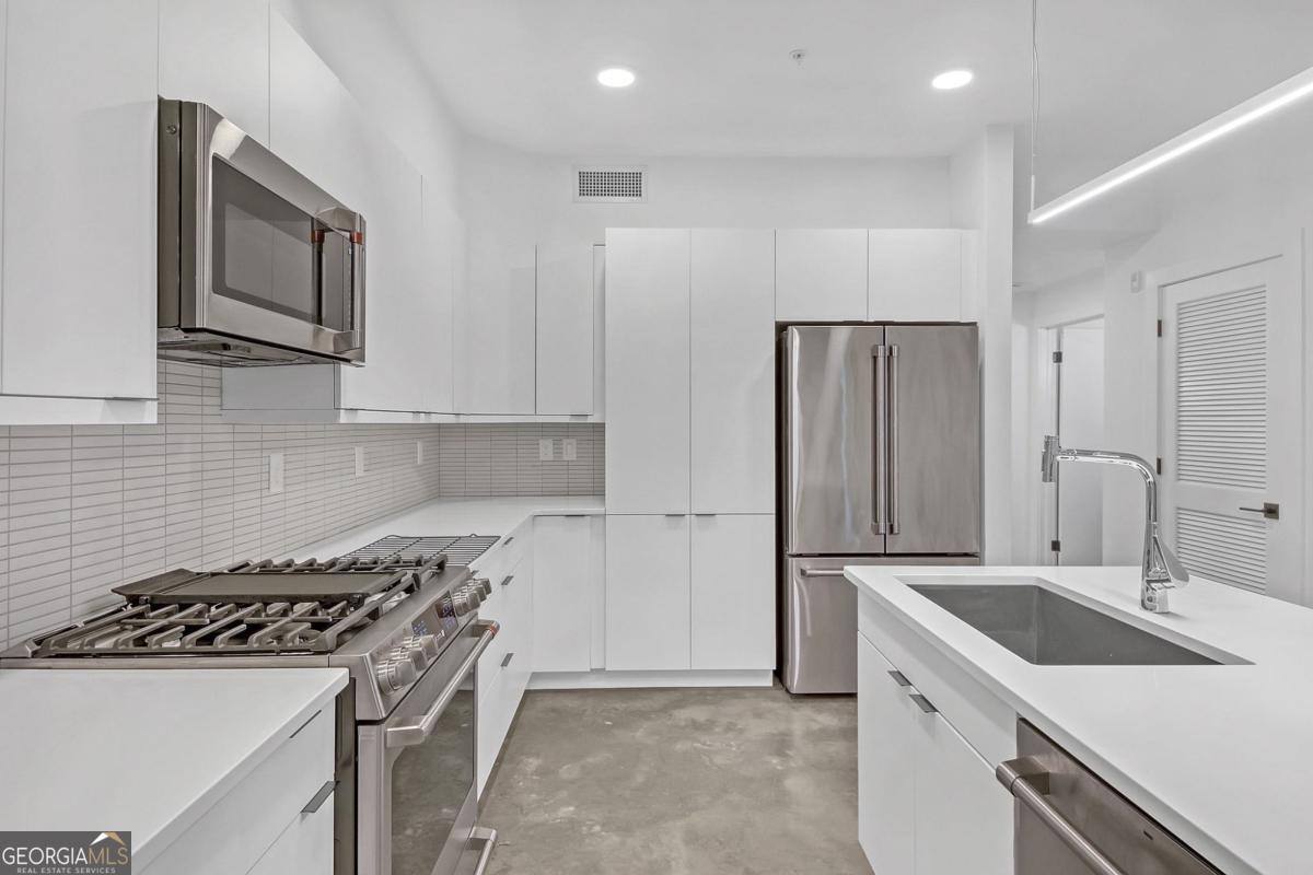 346 Peters ST SW 207