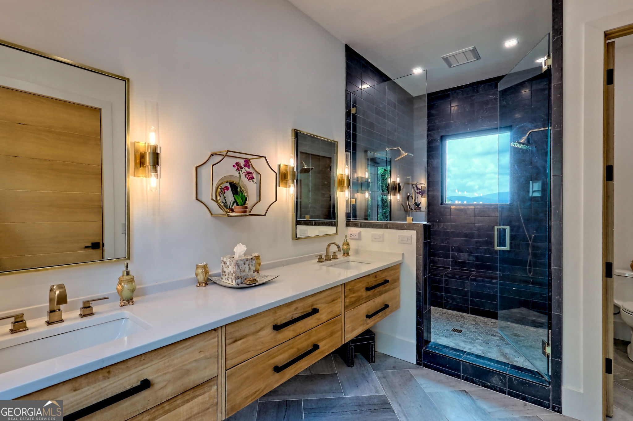 Charlie Mountain Community - Residential