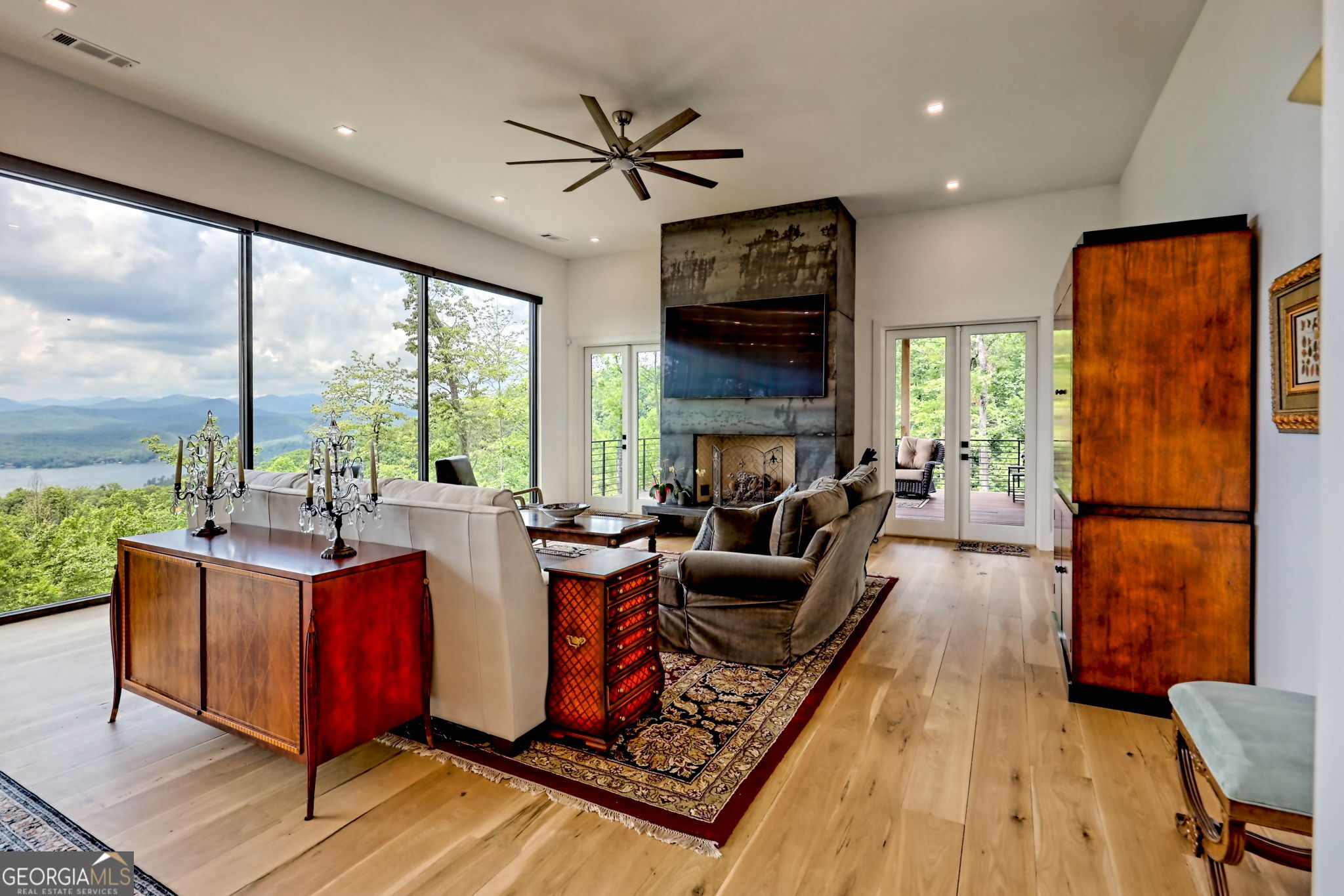 Charlie Mountain Community - Residential