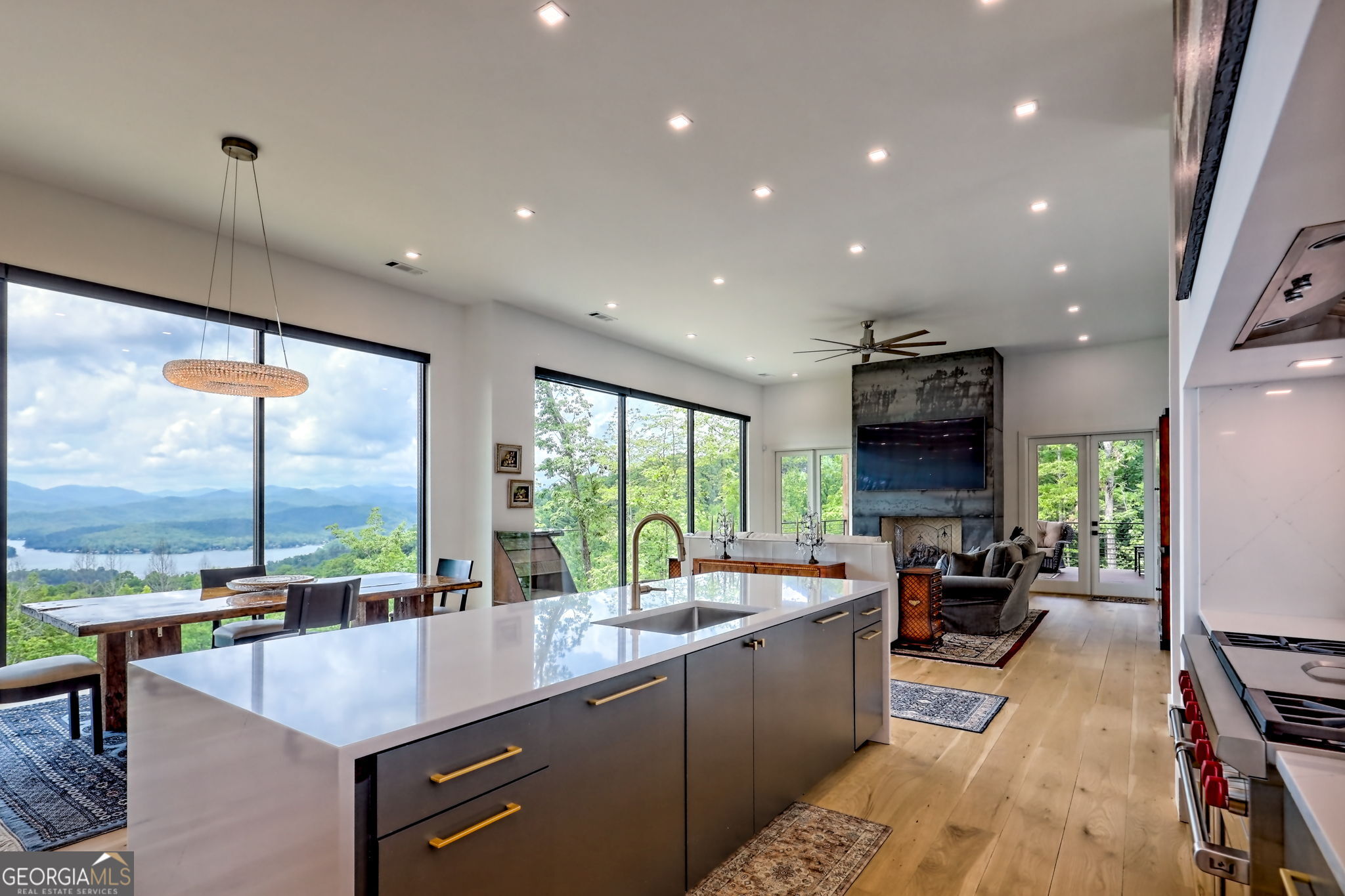 Charlie Mountain Community - Residential