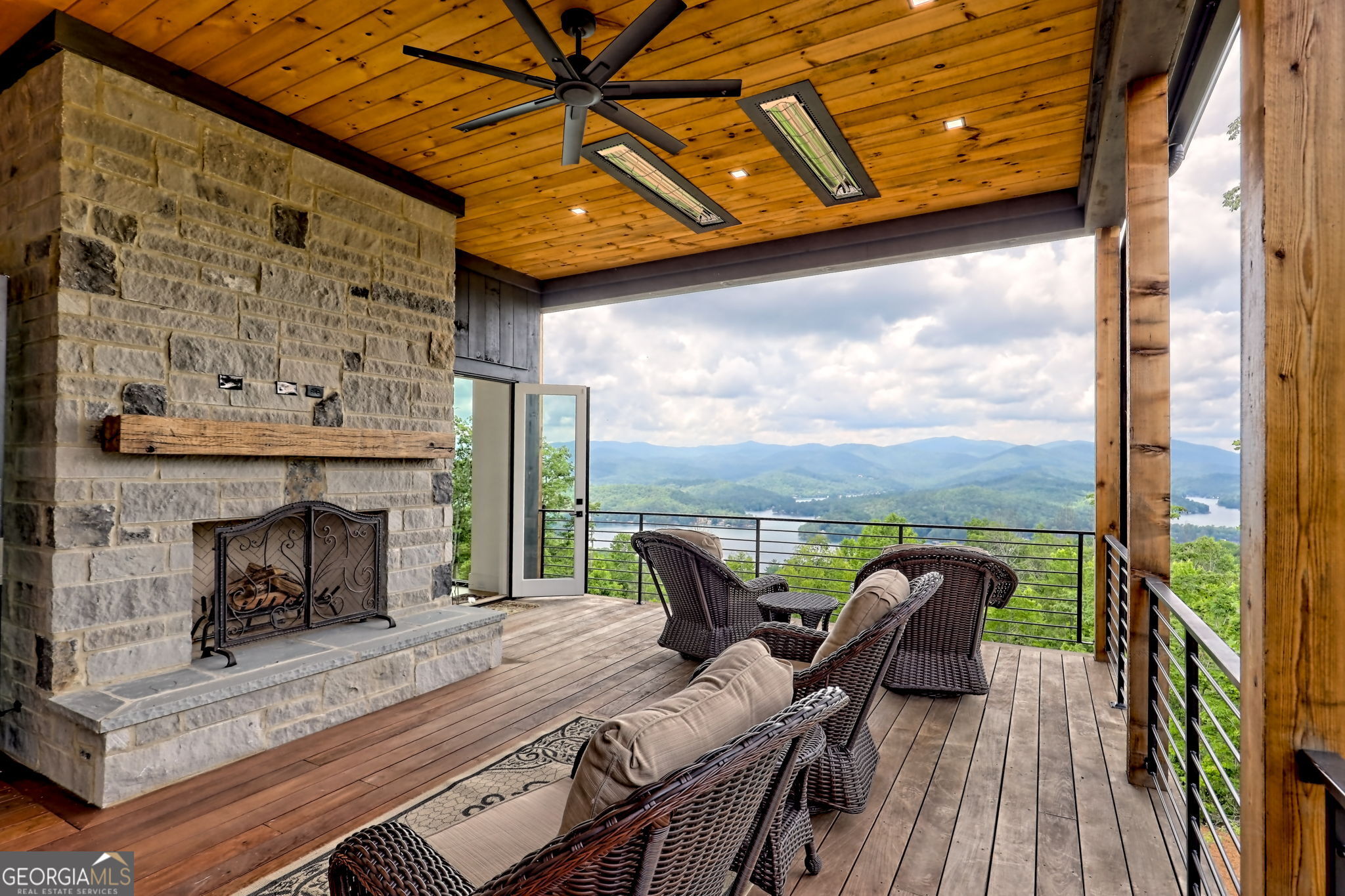 Charlie Mountain Community - Residential