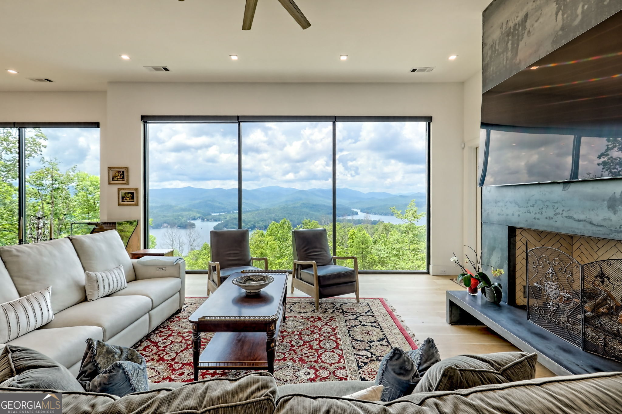 Charlie Mountain Community - Residential