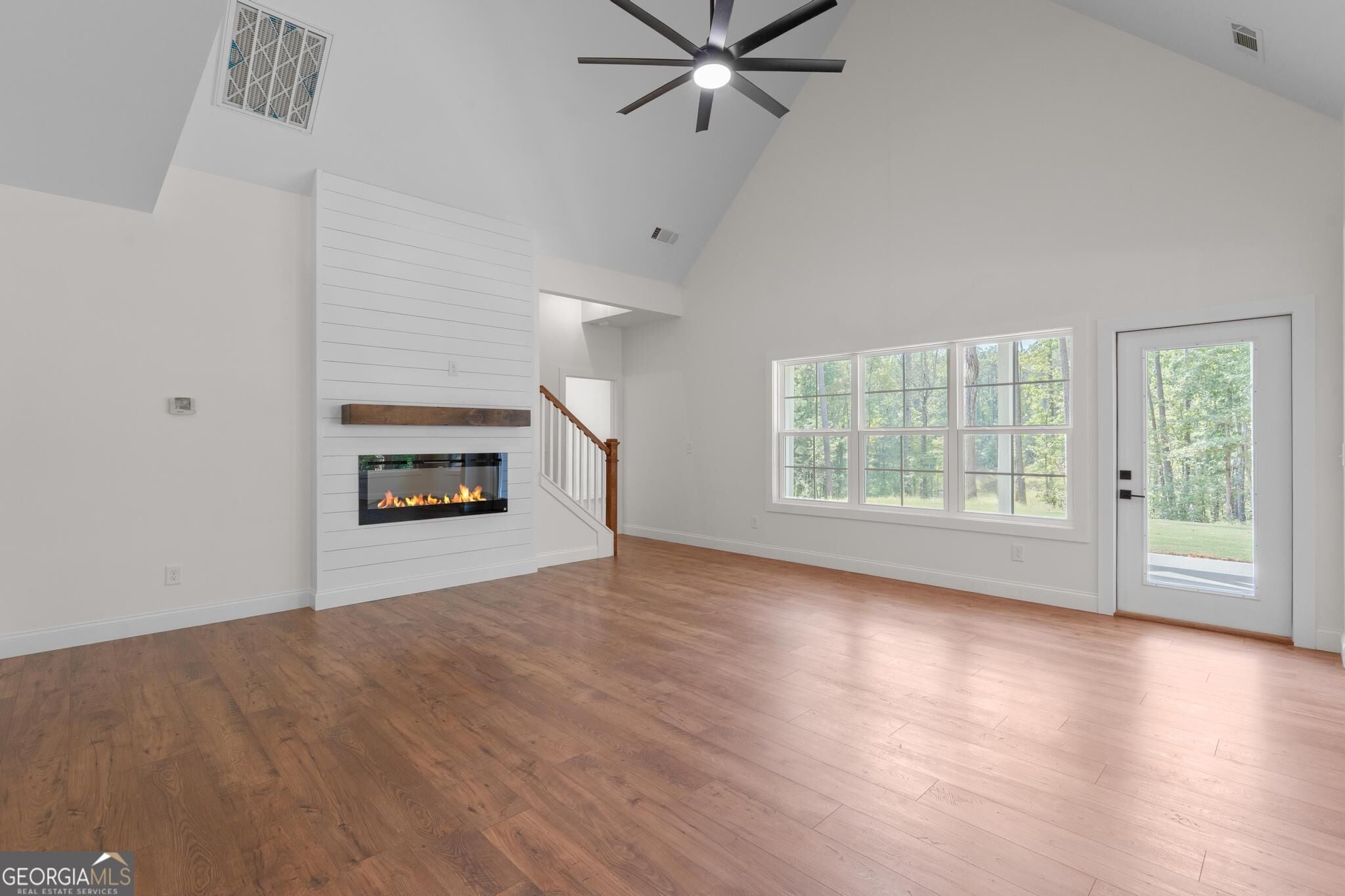 2424 Fischer RD