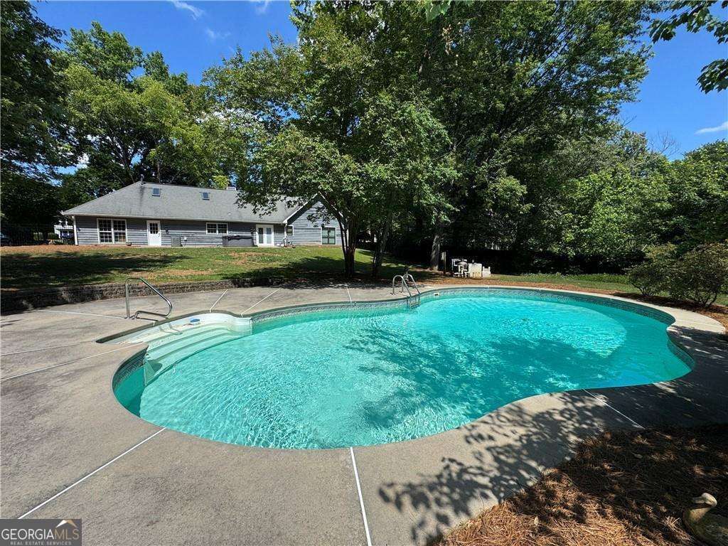 Photo of 555 Saddle Creek Circle, Roswell, GA 30076 (MLS # 10769291)