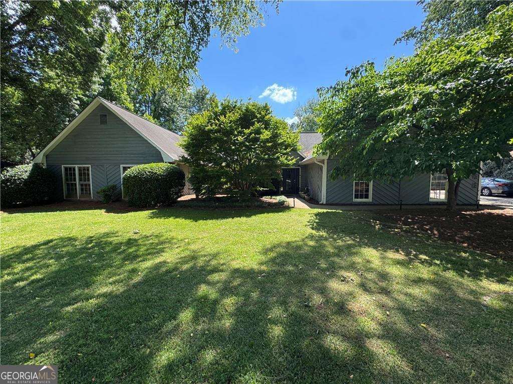 Photo of 555 Saddle Creek Circle, Roswell, GA 30076 (MLS # 10769291)