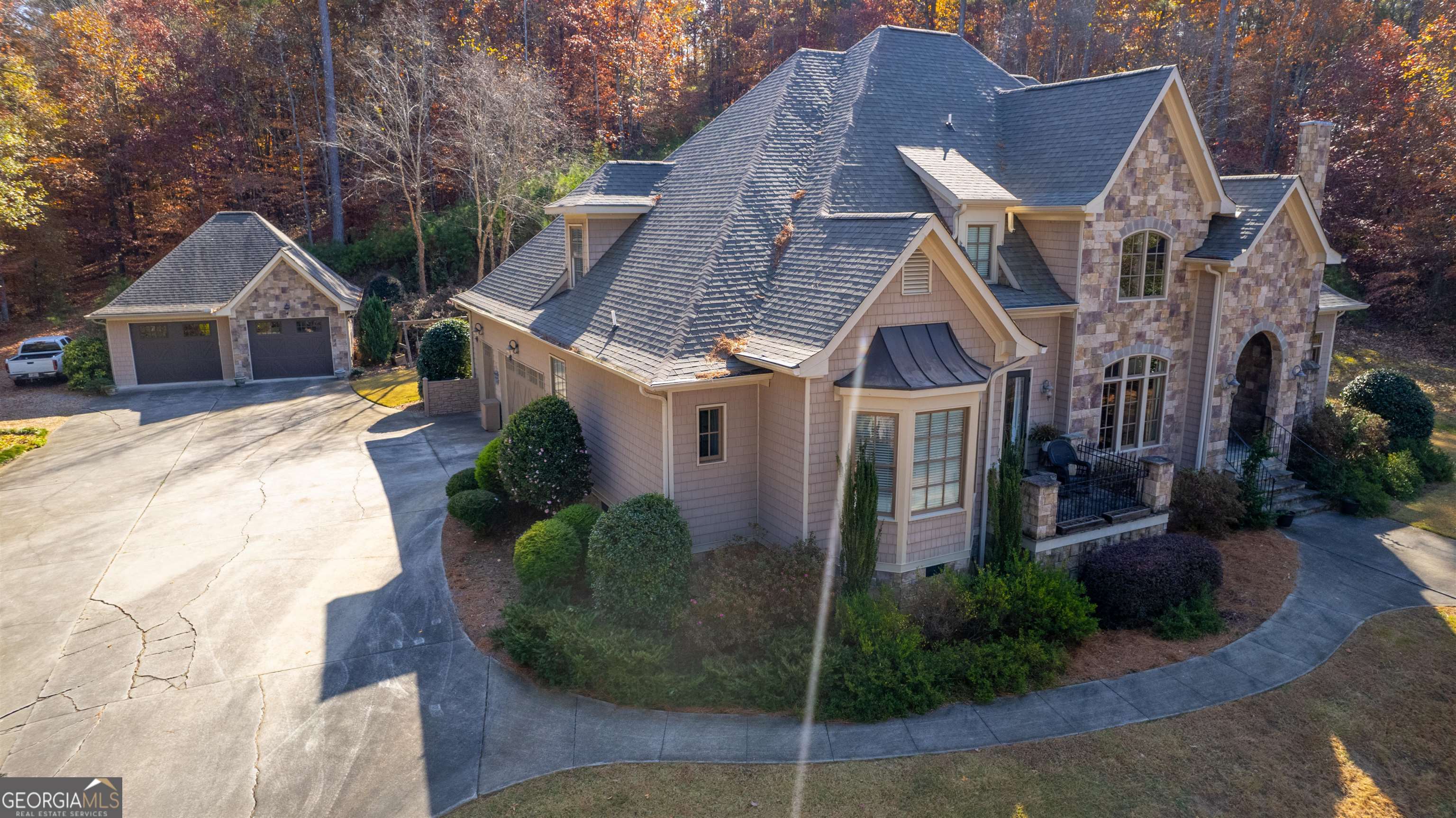 320 N River RD