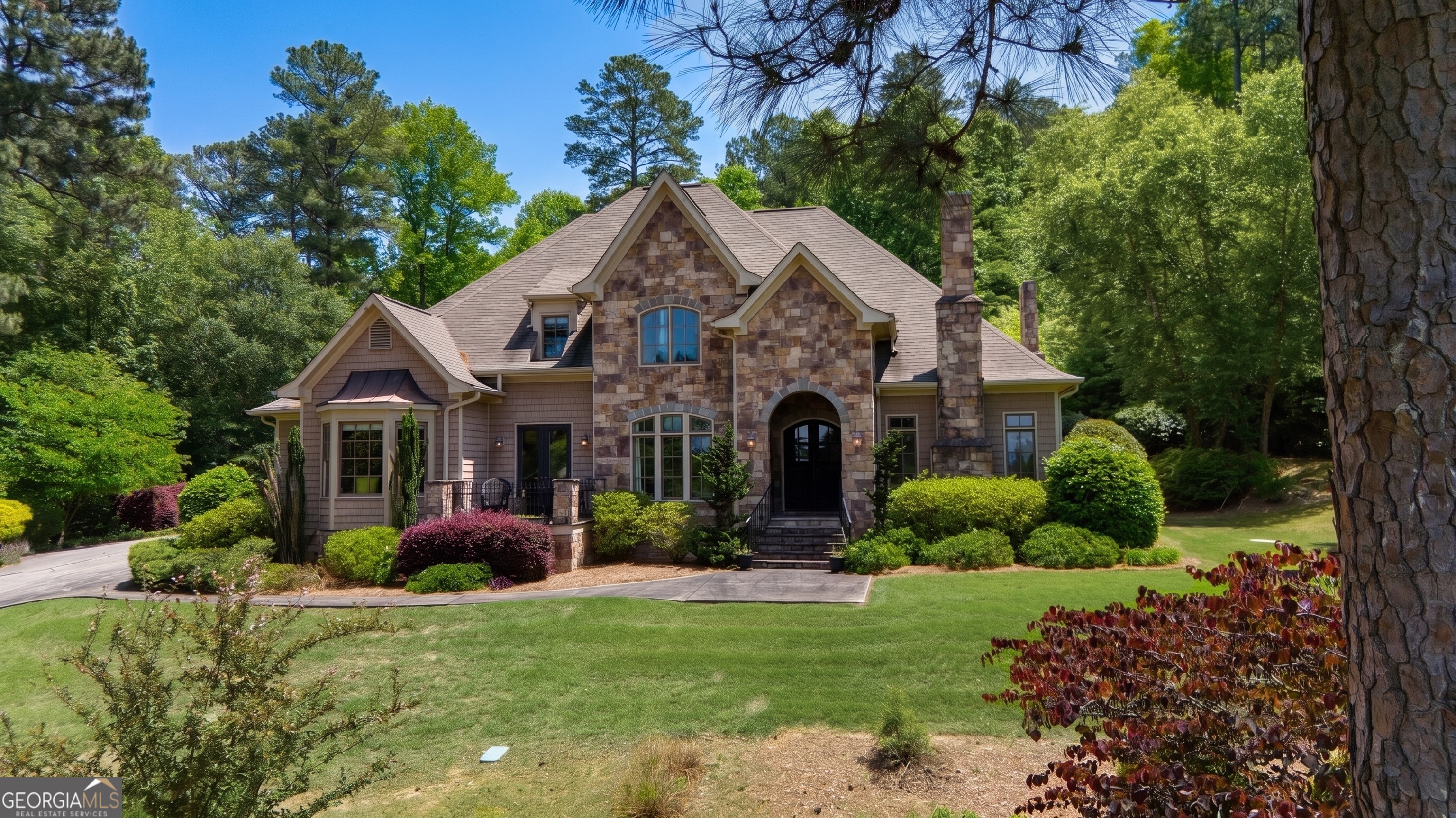 320 N River RD