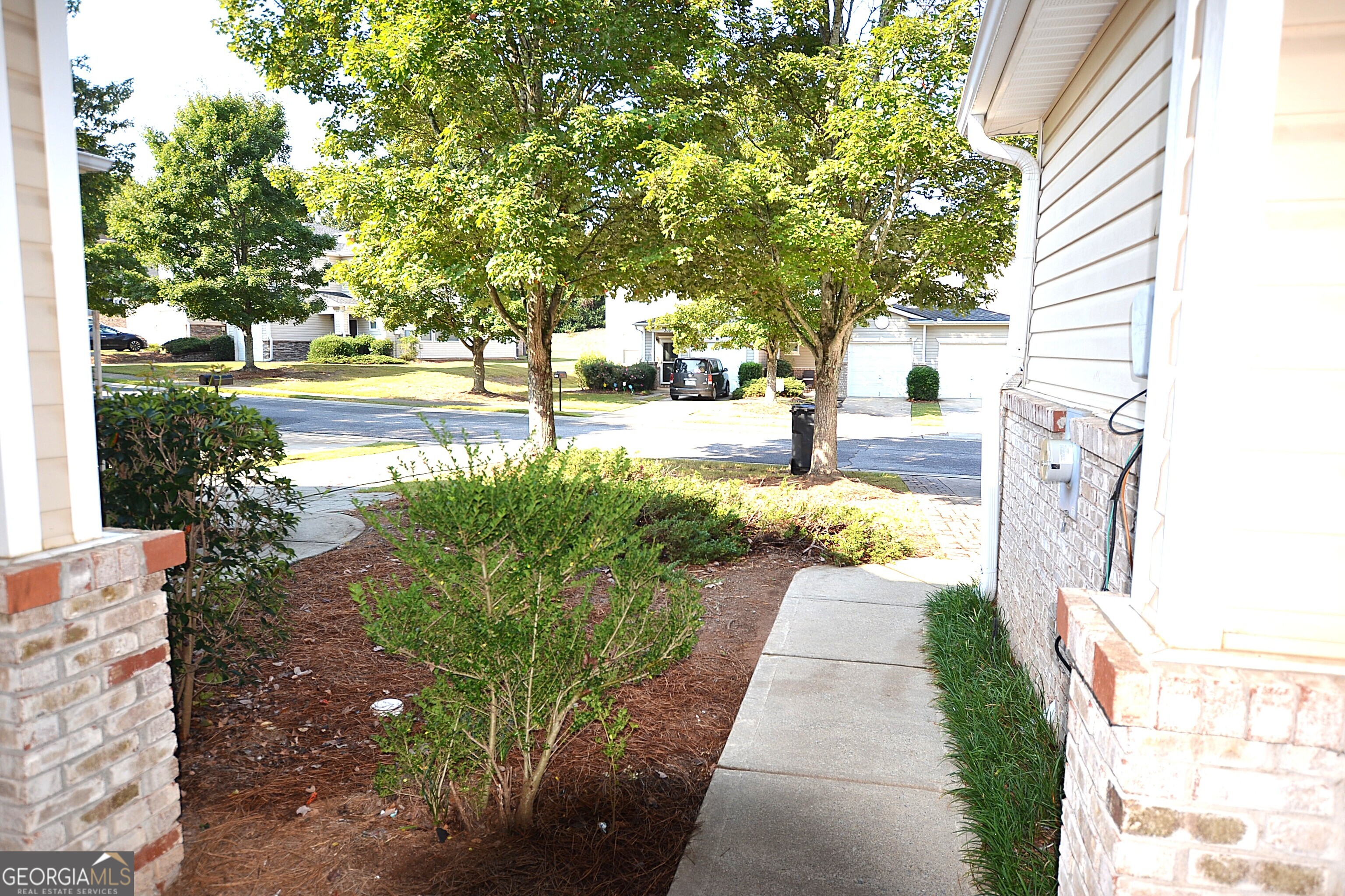 320 Oak Leaf PL