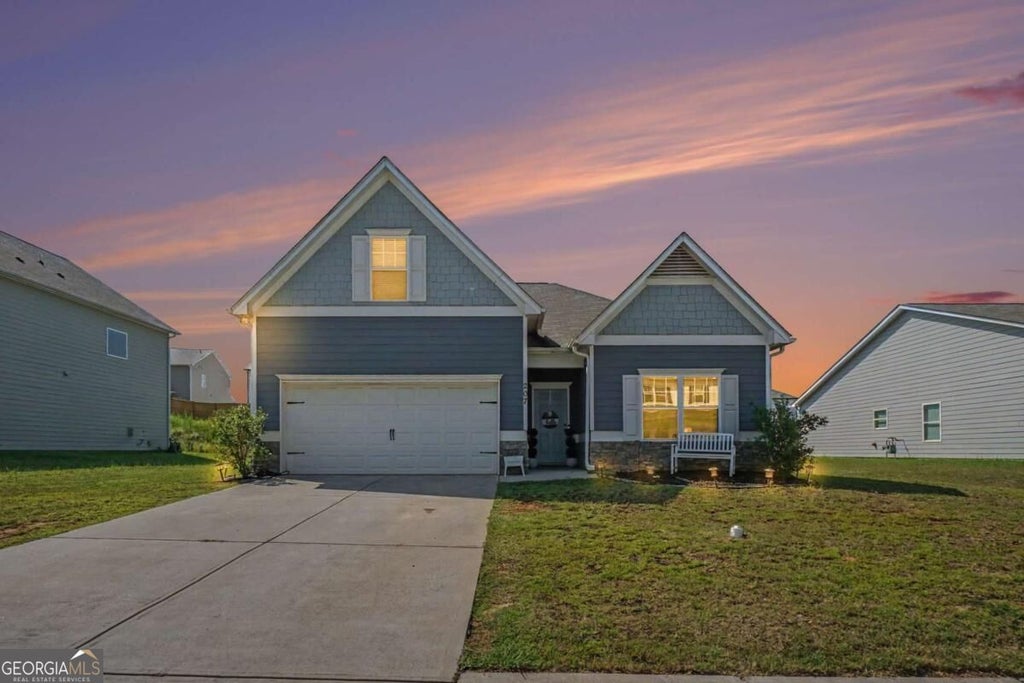 Photo of 207 Malbone Street SW, Cartersville, GA 30120 (MLS # 10842140)