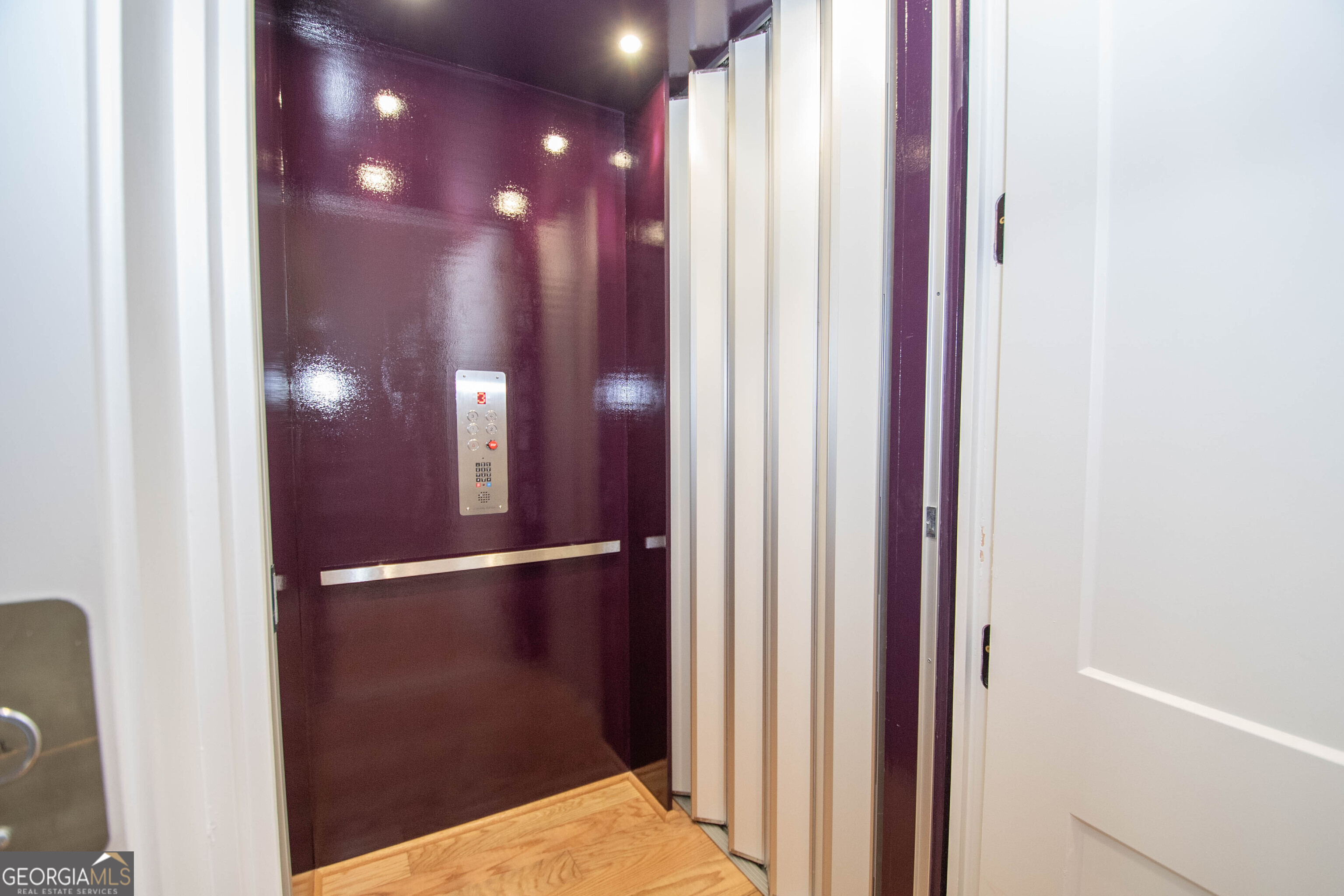 Newnan, Georgia 30263, United States, 3 Bedrooms Bedrooms, ,4 BathroomsBathrooms,Residential,Pending,45805