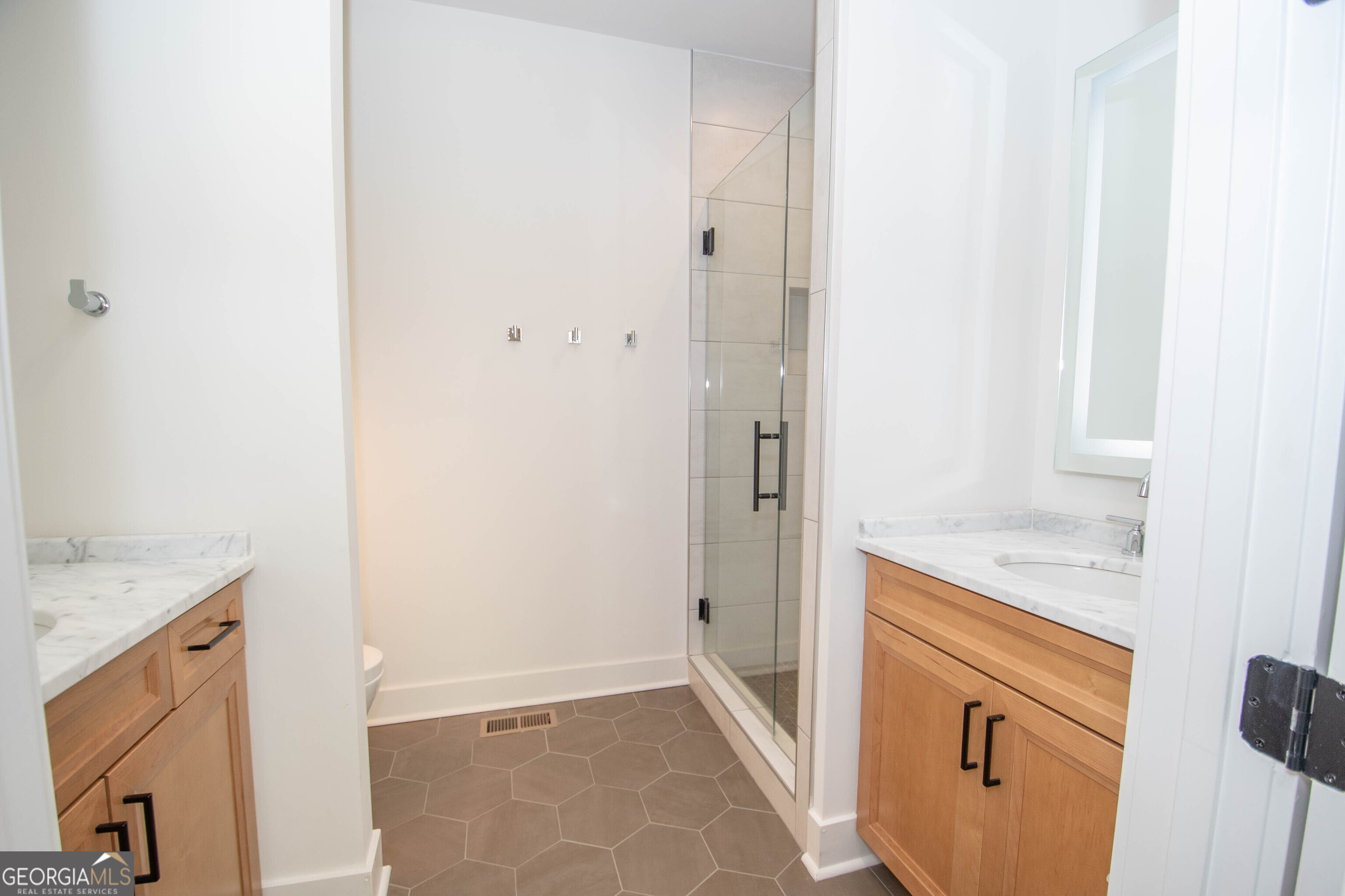 Newnan, Georgia 30263, United States, 3 Bedrooms Bedrooms, ,4 BathroomsBathrooms,Residential,Pending,45805