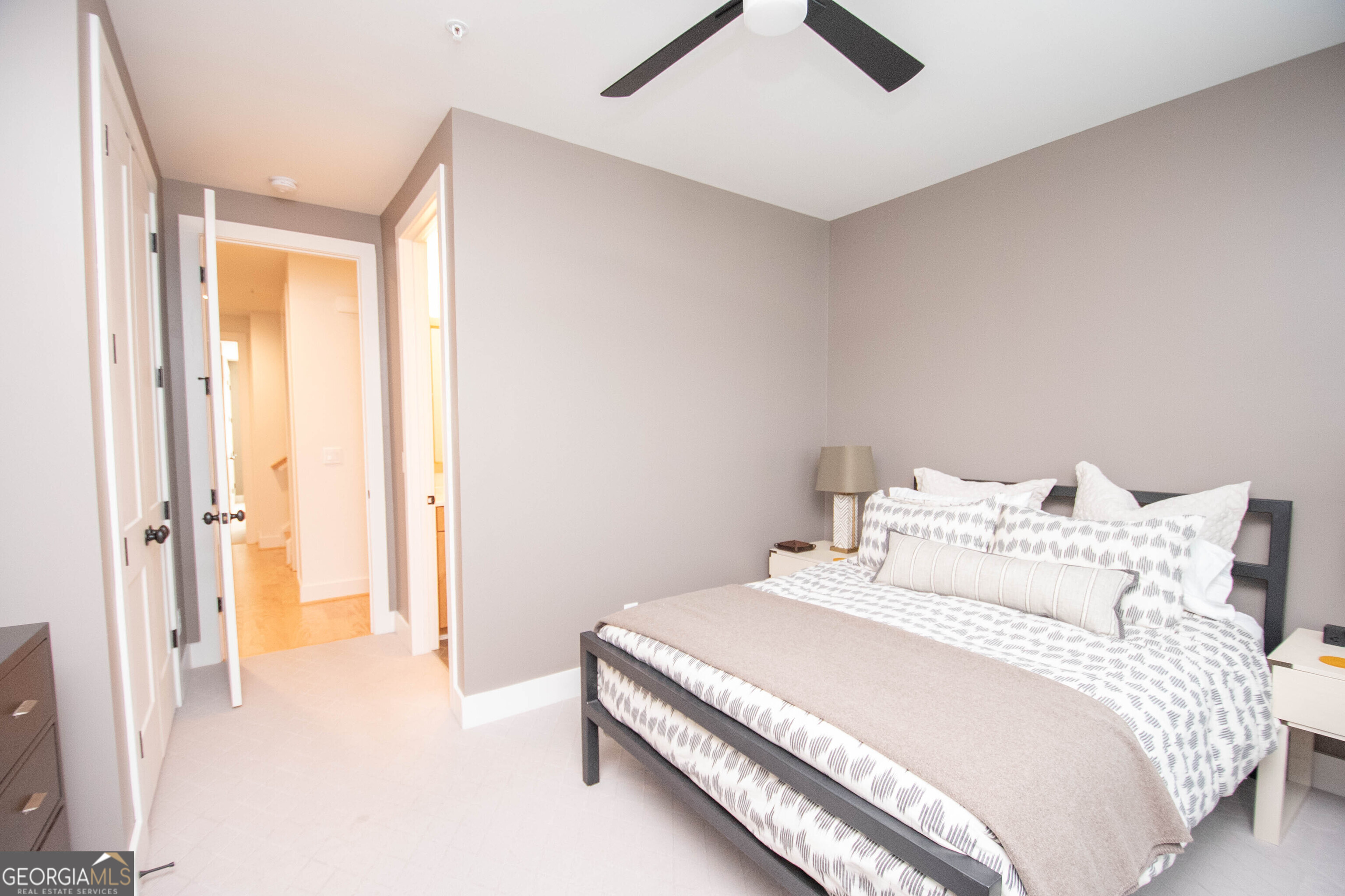 Newnan, Georgia 30263, United States, 3 Bedrooms Bedrooms, ,4 BathroomsBathrooms,Residential,Pending,45805