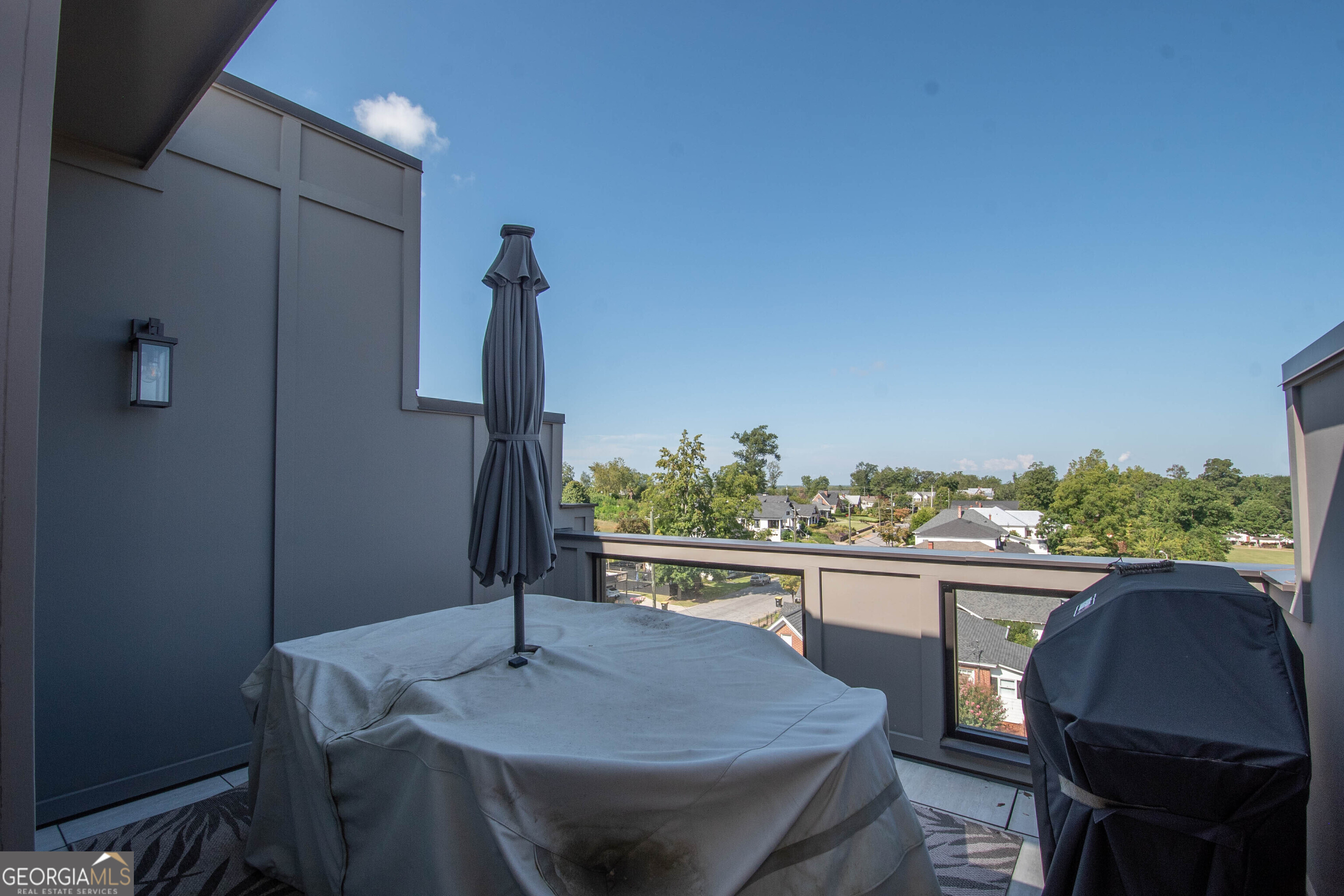 Newnan, Georgia 30263, United States, 3 Bedrooms Bedrooms, ,4 BathroomsBathrooms,Residential,Pending,45805