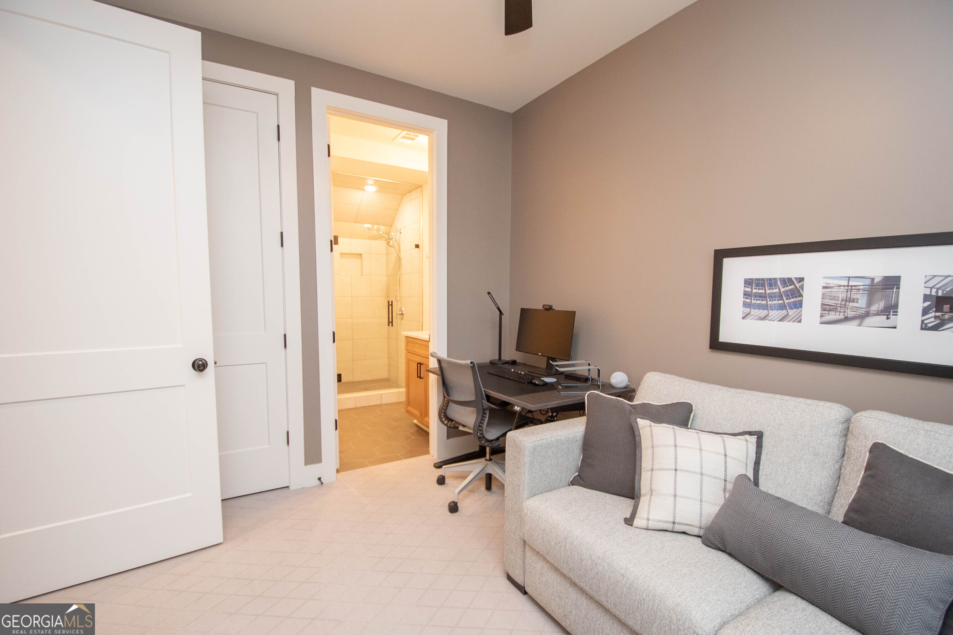 Newnan, Georgia 30263, United States, 3 Bedrooms Bedrooms, ,4 BathroomsBathrooms,Residential,Pending,45805