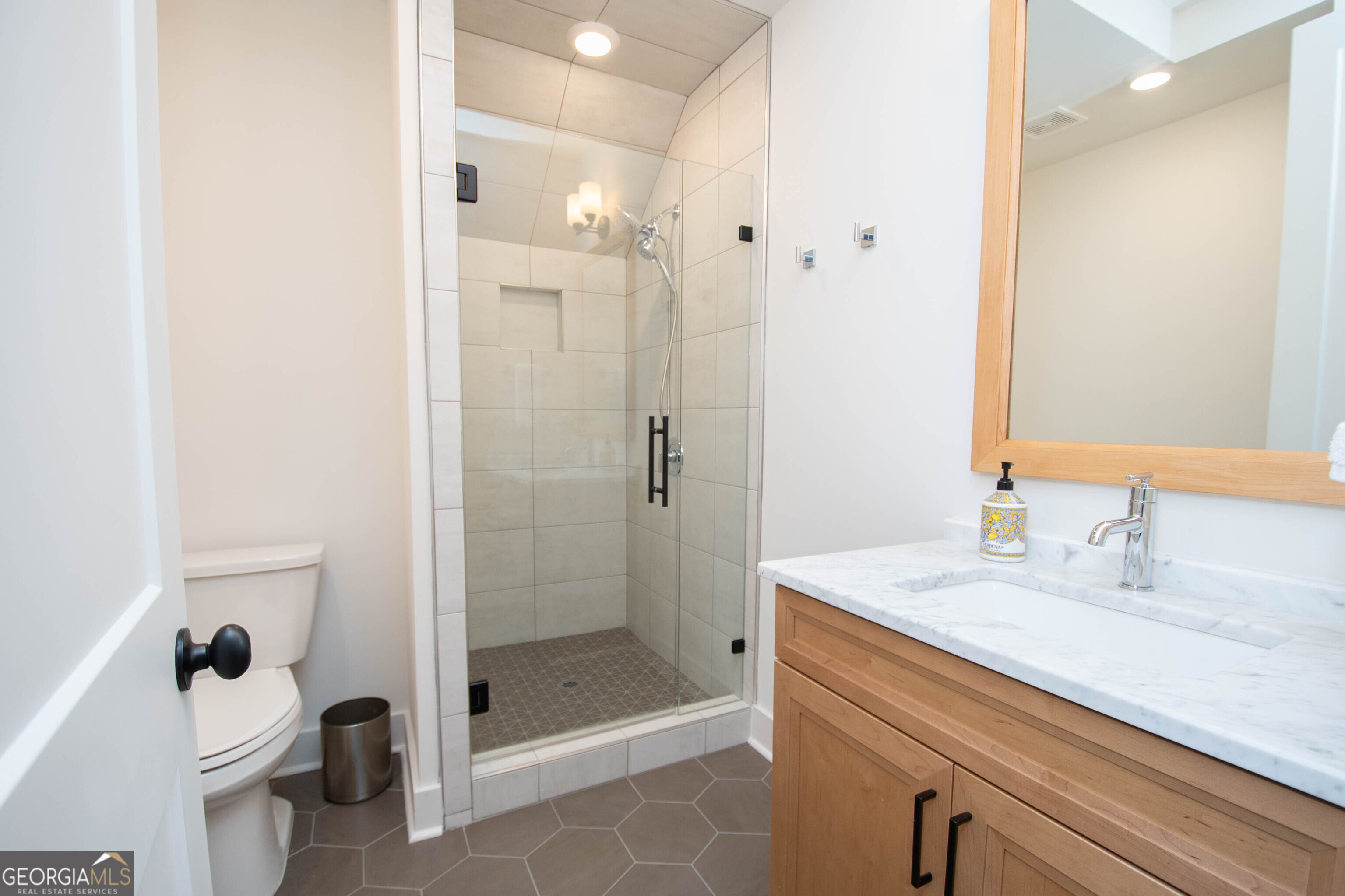 Newnan, Georgia 30263, United States, 3 Bedrooms Bedrooms, ,4 BathroomsBathrooms,Residential,Pending,45805