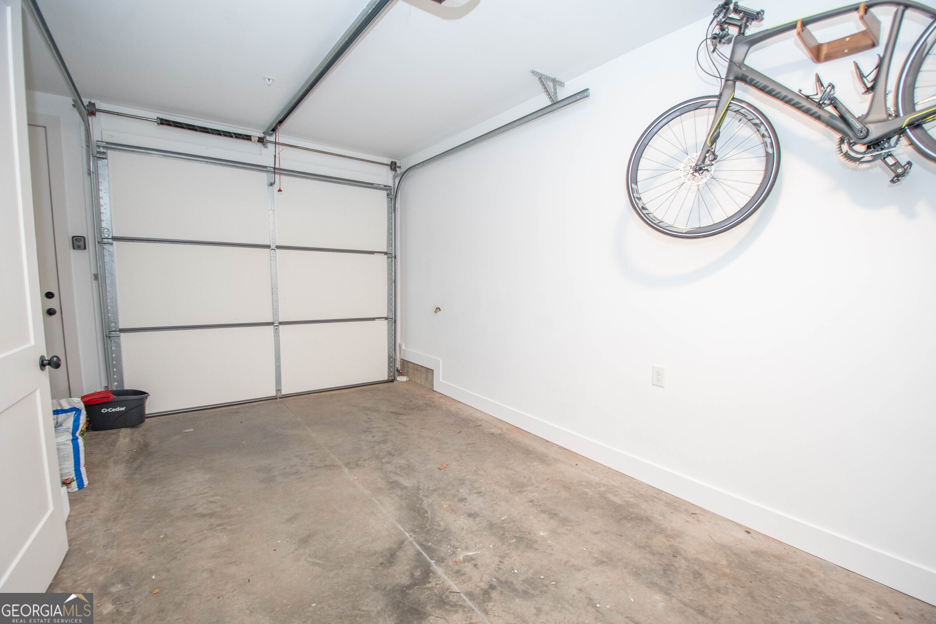 Newnan, Georgia 30263, United States, 3 Bedrooms Bedrooms, ,4 BathroomsBathrooms,Residential,Pending,45805