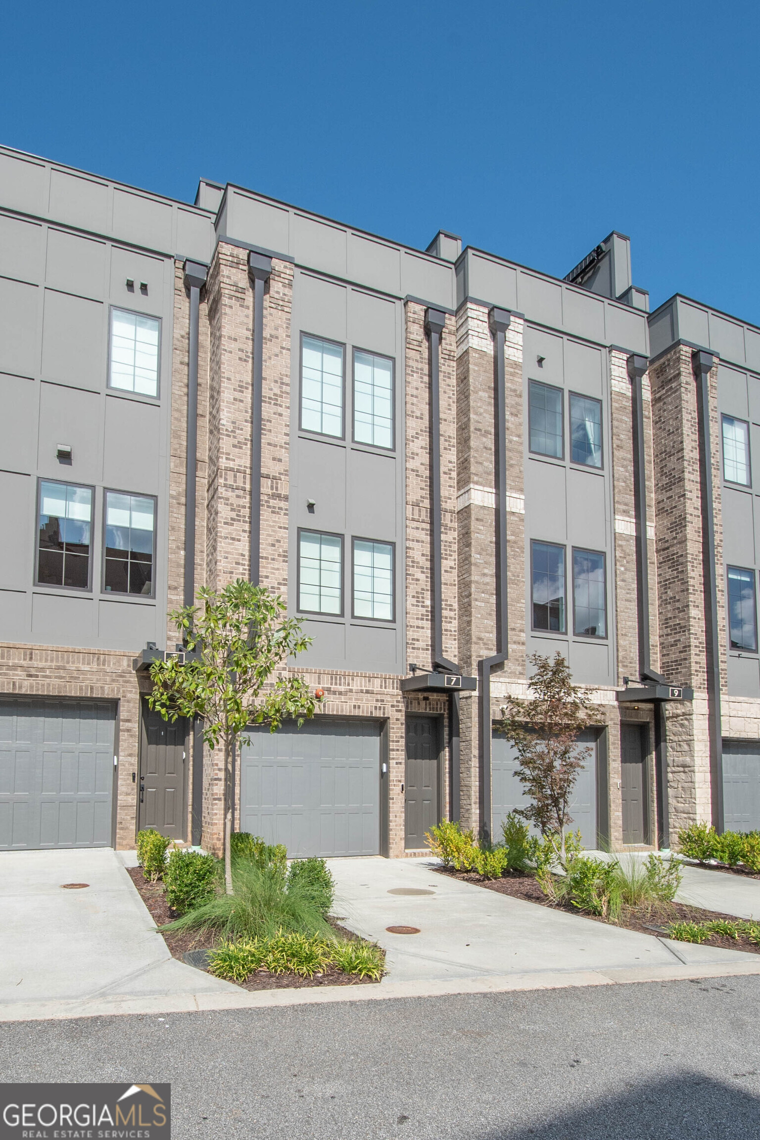 Newnan, Georgia 30263, United States, 3 Bedrooms Bedrooms, ,4 BathroomsBathrooms,Residential,Pending,45805