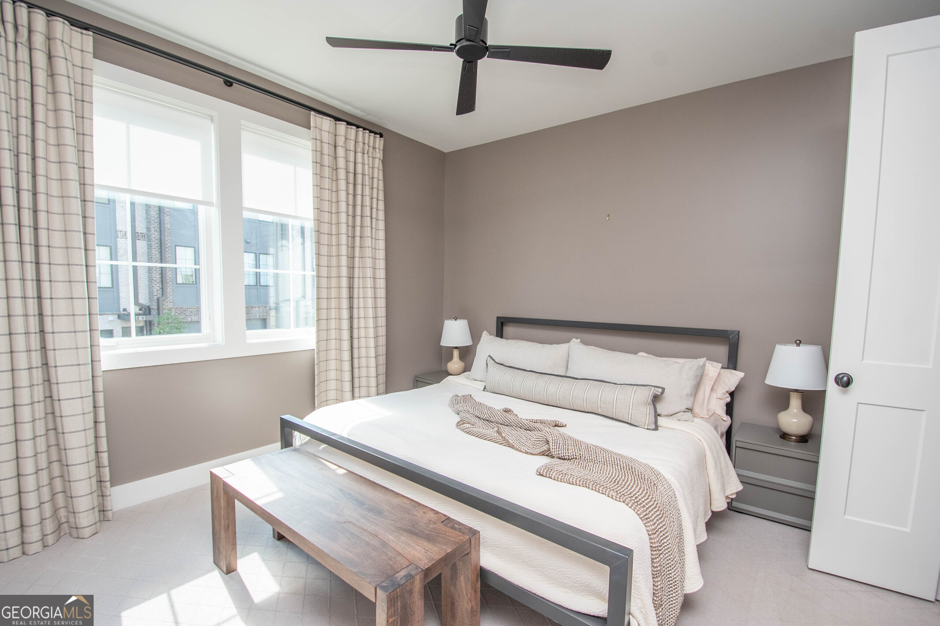 Newnan, Georgia 30263, United States, 3 Bedrooms Bedrooms, ,4 BathroomsBathrooms,Residential,Pending,45805