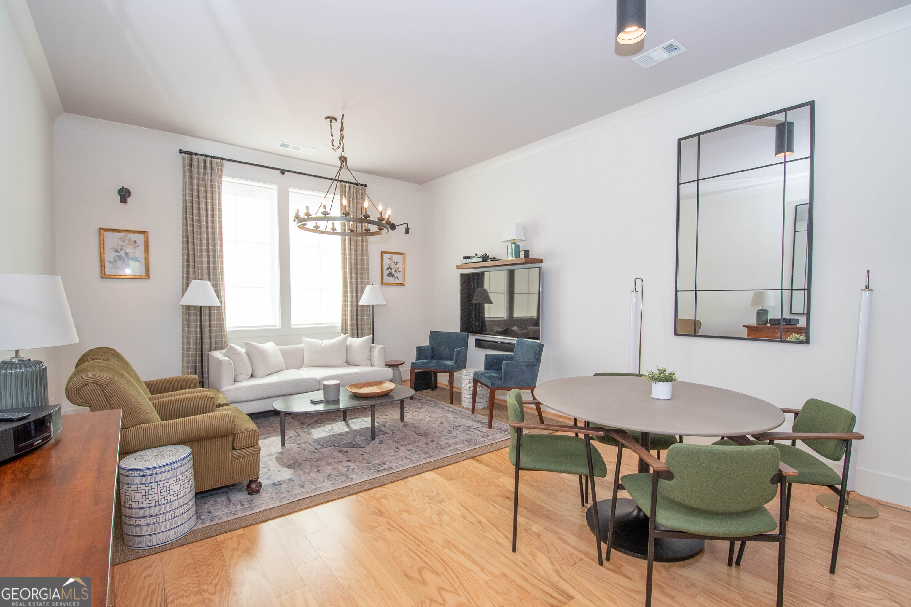 Newnan, Georgia 30263, United States, 3 Bedrooms Bedrooms, ,4 BathroomsBathrooms,Residential,Pending,45805