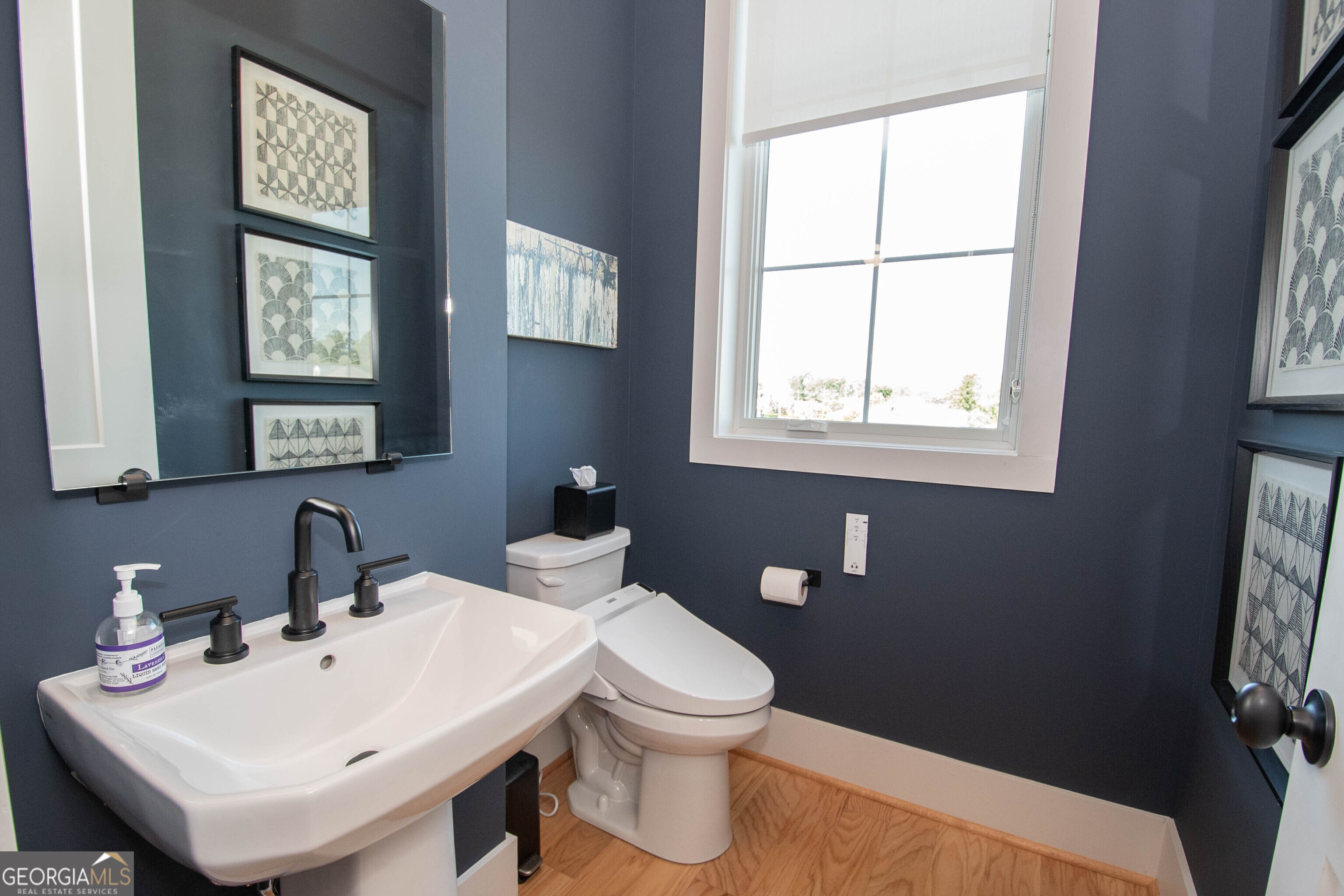 Newnan, Georgia 30263, United States, 3 Bedrooms Bedrooms, ,4 BathroomsBathrooms,Residential,Pending,45805