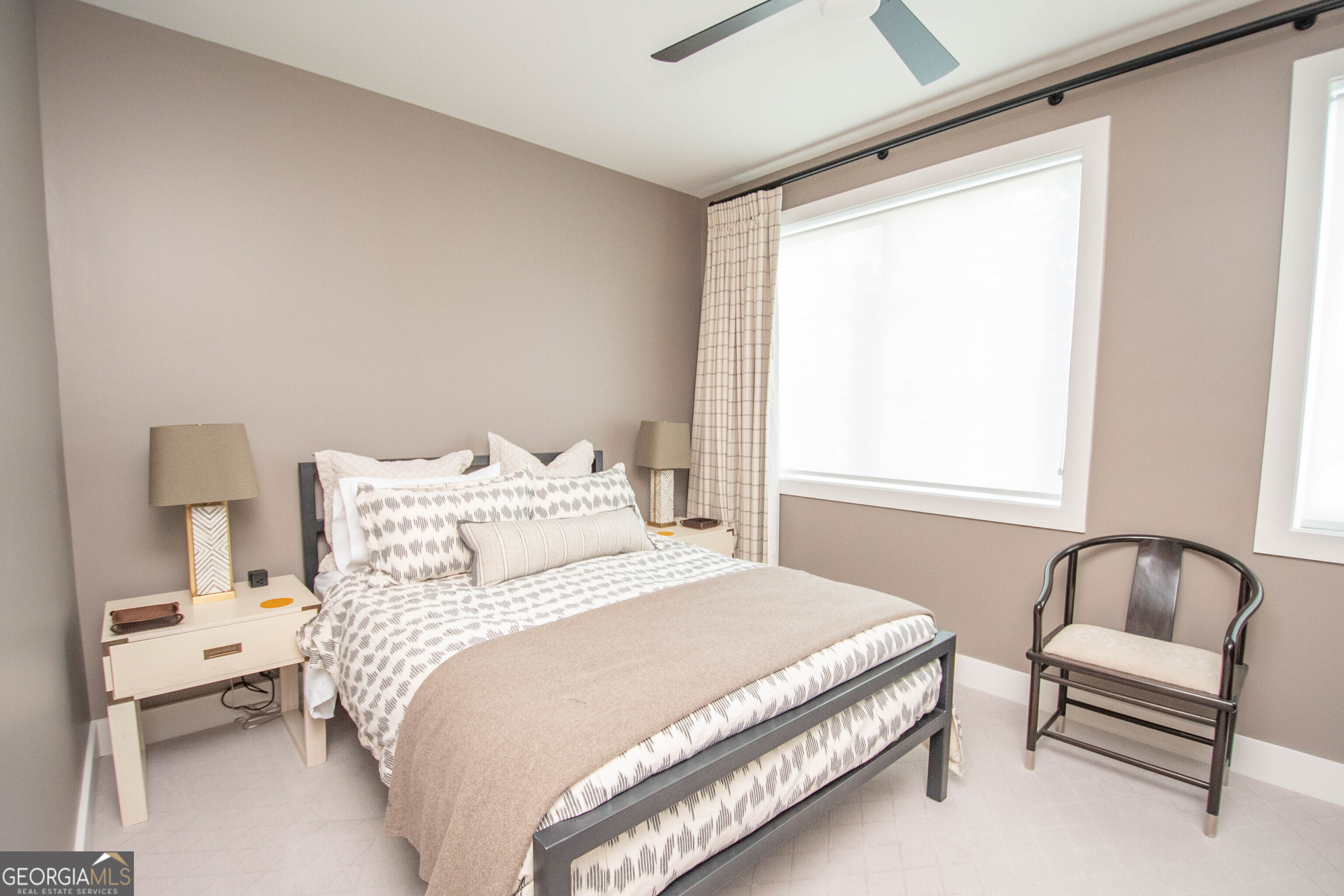 Newnan, Georgia 30263, United States, 3 Bedrooms Bedrooms, ,4 BathroomsBathrooms,Residential,Pending,45805