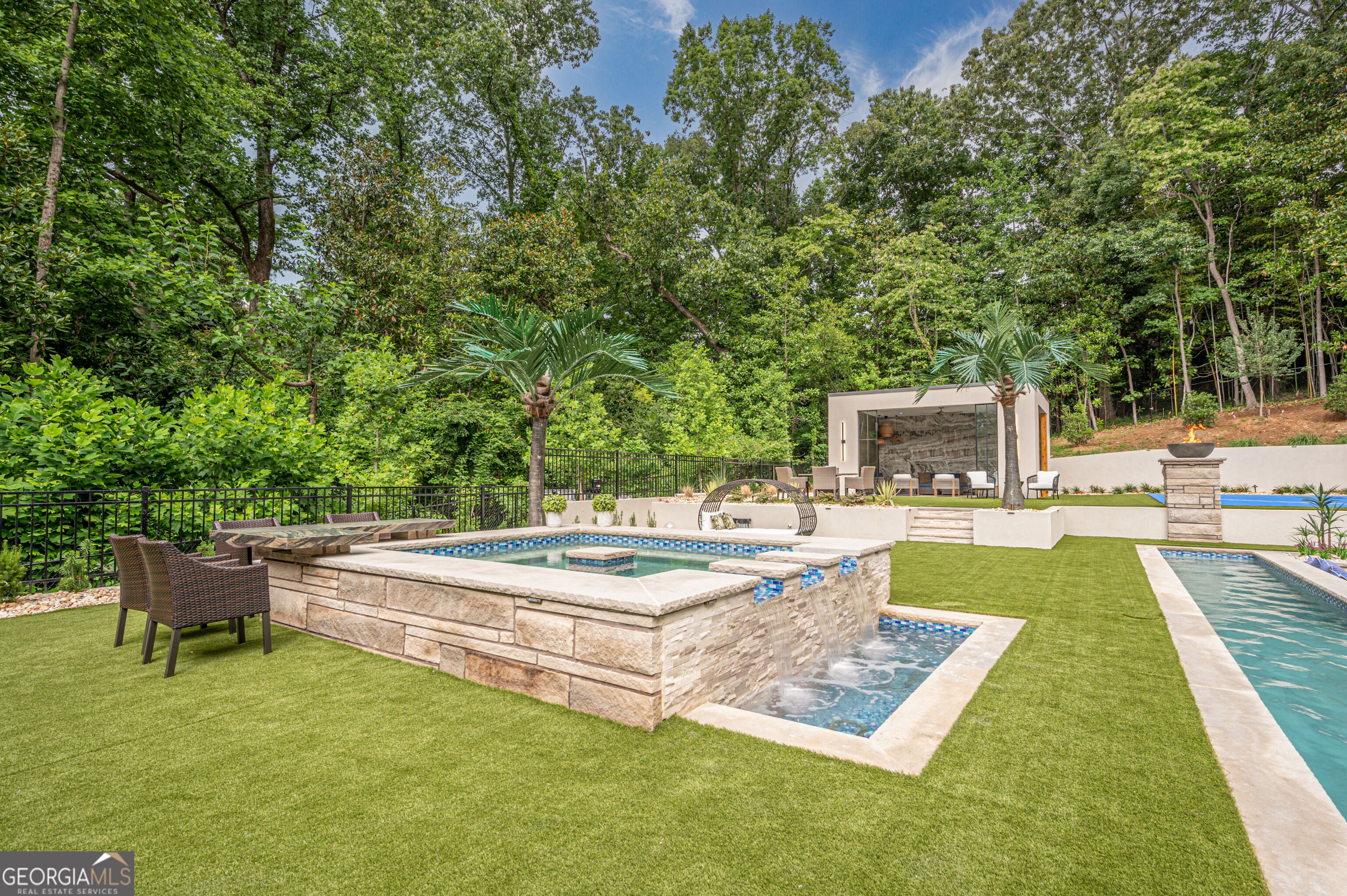 1090 Kingston DR