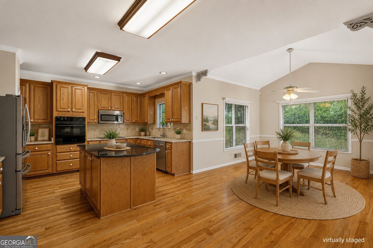1595 Whitley RD