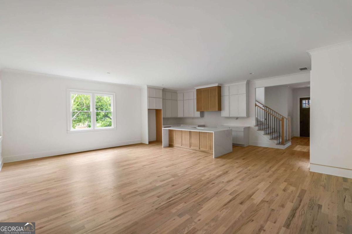 370 Chicopee DR