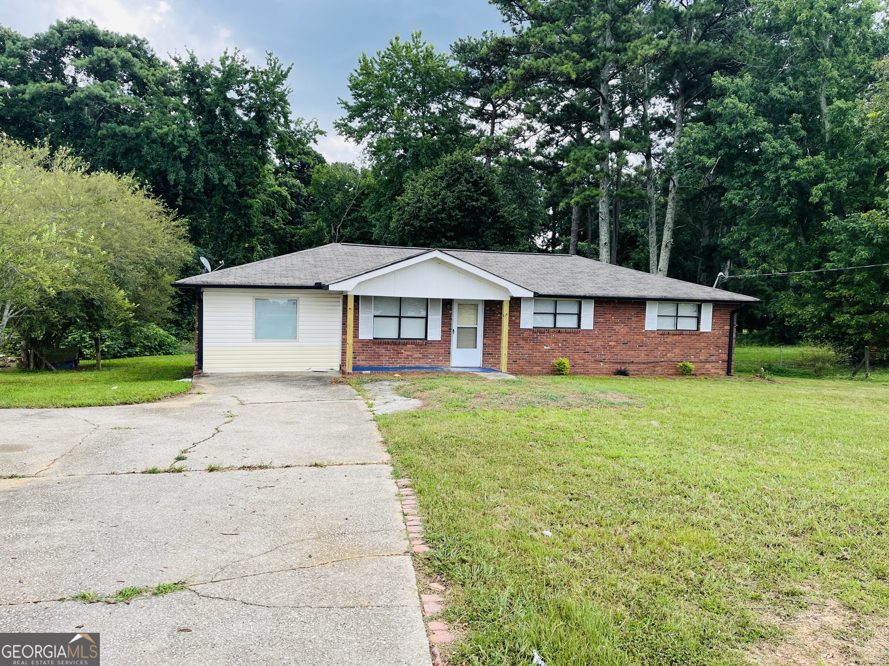 Wow! This 4 bedroom, 1 bathroom house in Douglasville won't last long! This home is close to the interstate, shopping, and food. With a spacious yard and newly built deck, you will want to spend your days outside. MUST SEE!!