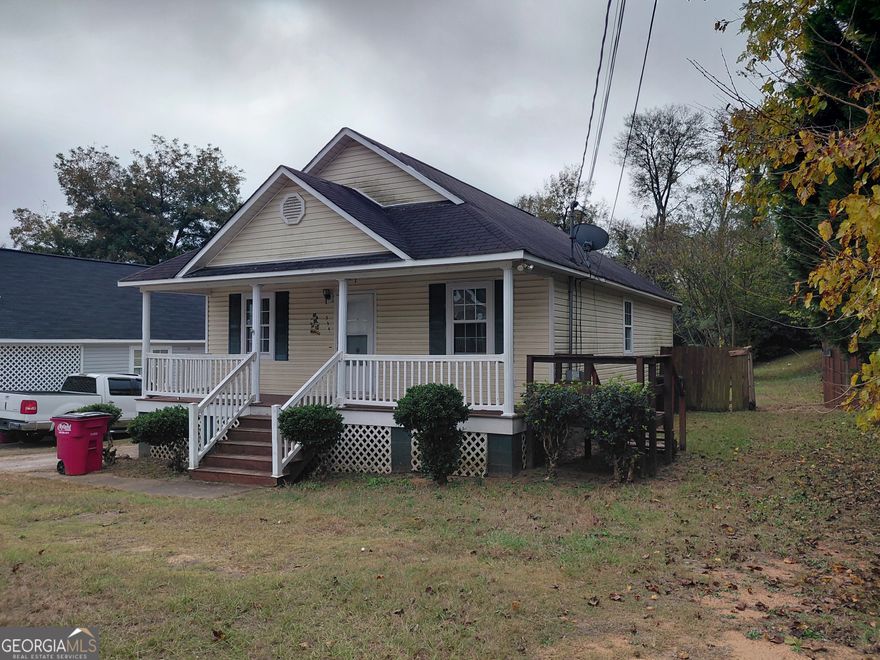 Just listed & accepting appointments for this 3 bedroom 2 bath home.  It features a large family room /dining room area, large backyard & a separate space for the hot water tank.  The laundry area is in the kitchen.  The property is conveniently located about 5 -10 minutes from I-75 and/or downtown Macon.