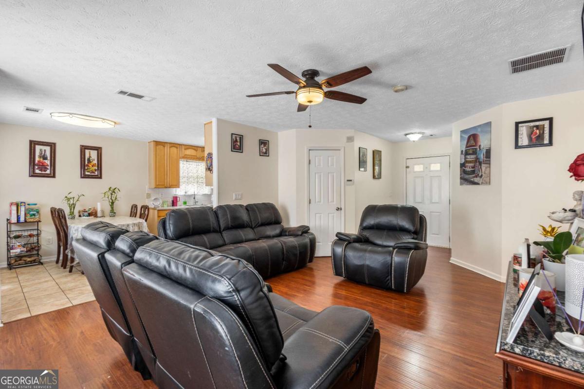 1729 Brandi LN