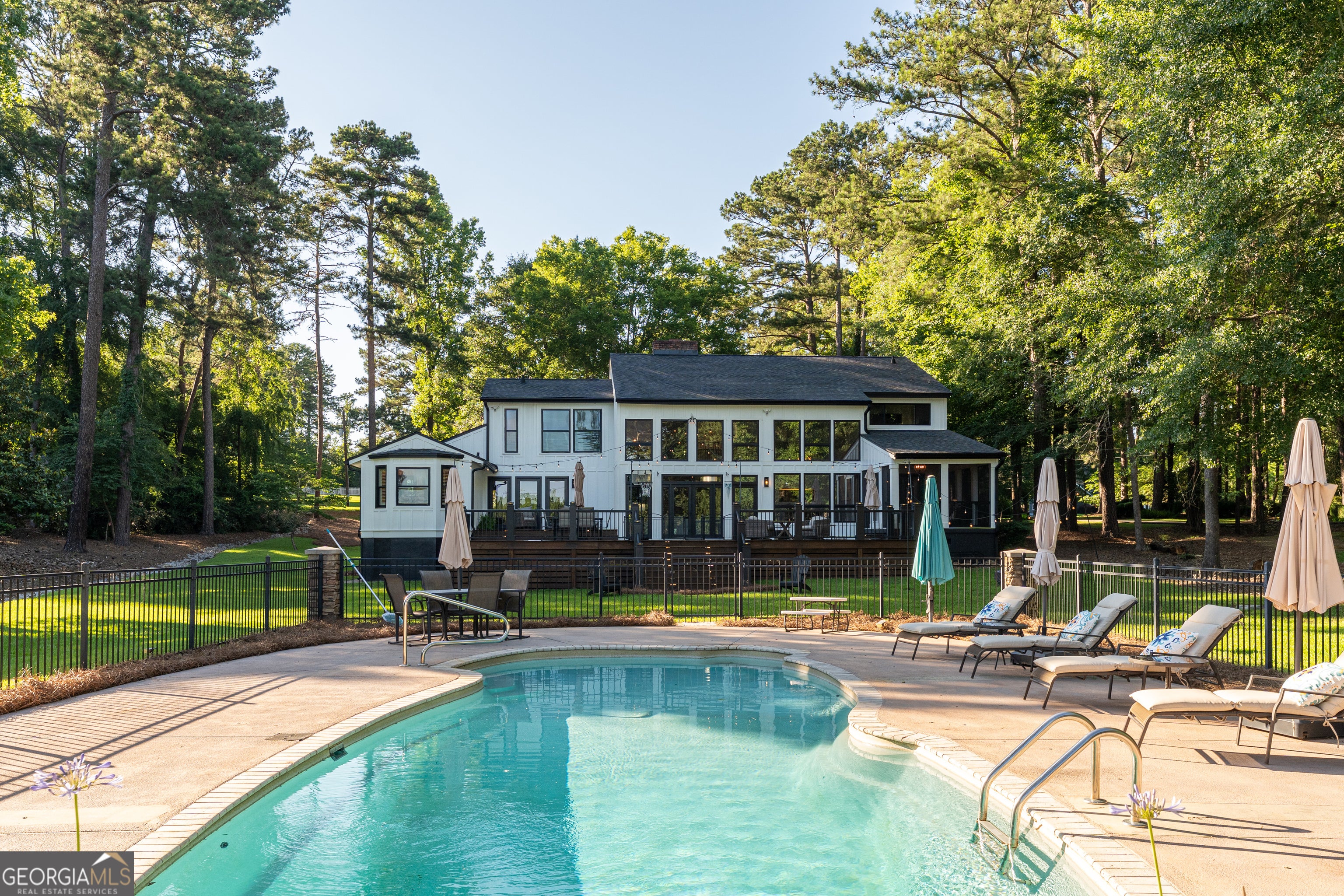 183 Lakecrest DR