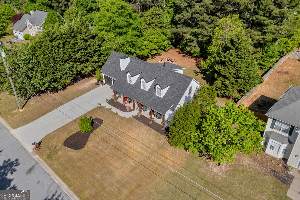 Photo of 241 Fox Run, Loganville, GA 30052 (MLS # 10754845)