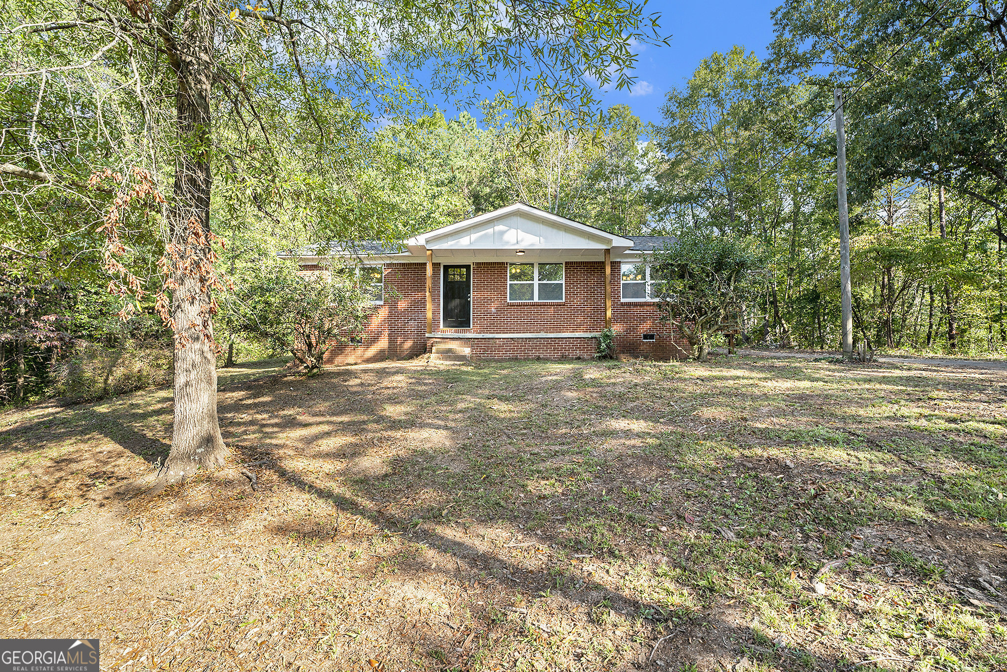This fully renovated, all-brick 3-bedroom, 1-bathroom home offers the perfect blend of comfort and privacy. Located on nearly an acre of land in a small, tight-knit community, this home features an open floor plan with brand-new stainless steel appliances. Enjoy peaceful living with room to spread out, perfect for those seeking space and seclusion.