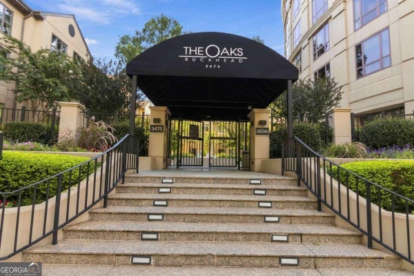 3475 OAK VALLEY RD NE APT 140, ATLANTA, GA 30326 - Image d84e755bb603414893272beee4b9a7bb/3920148123