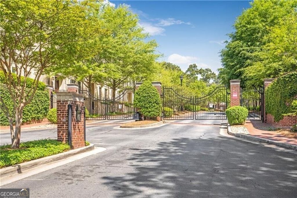 Photo of 3635 E Paces Circle NE #1109, Atlanta, GA 30326 (MLS # 10701349)