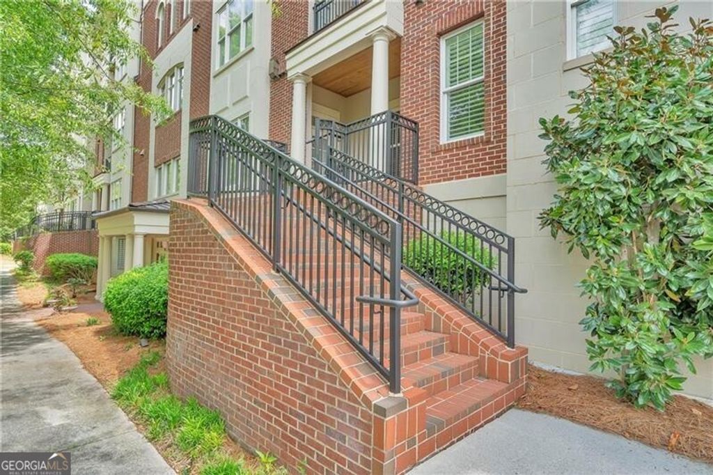 Photo of 3635 E Paces Circle NE #1109, Atlanta, GA 30326 (MLS # 10701349)