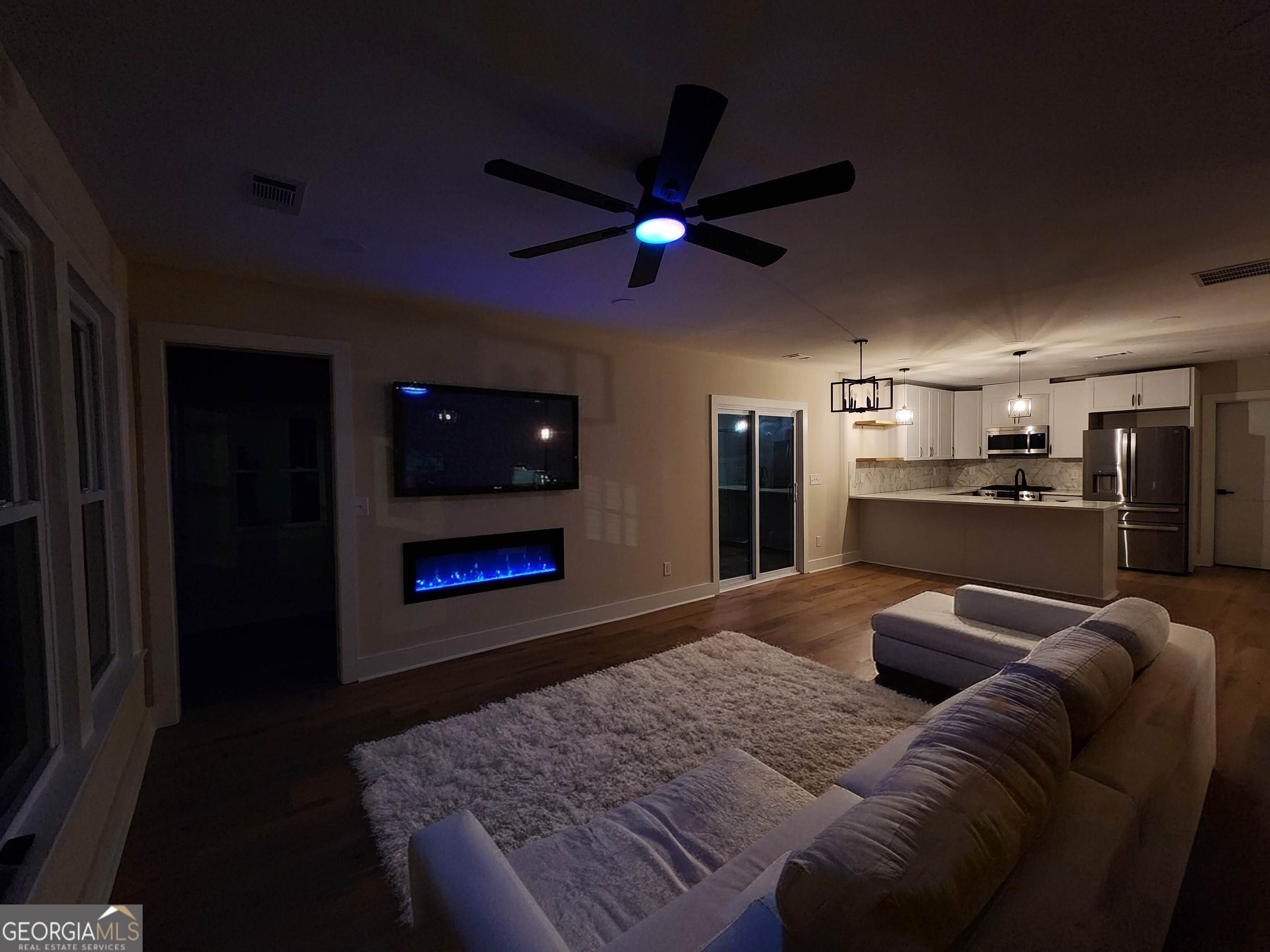 180 Wellington ST SW